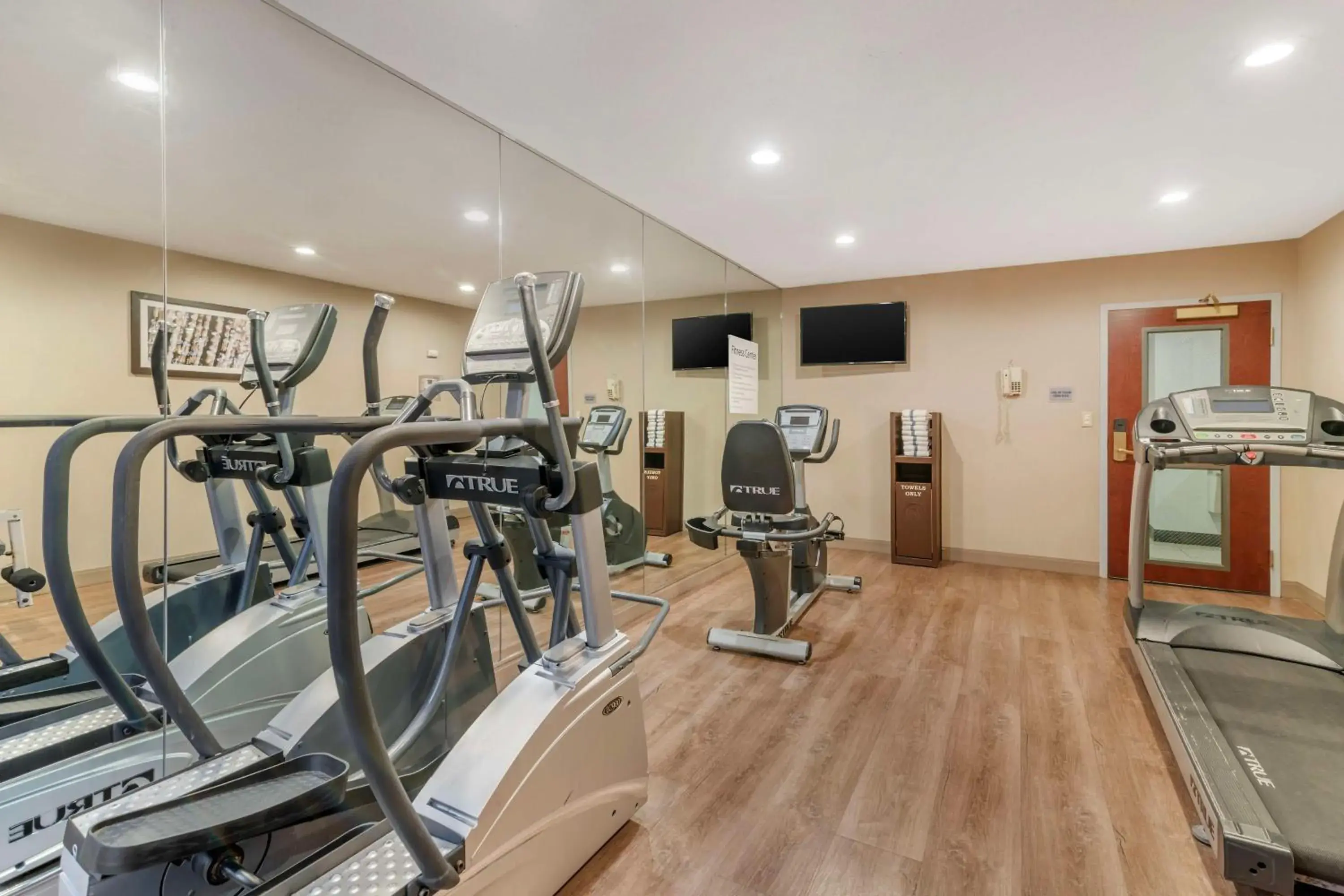 Fitness centre/facilities in Best Western Liverpool-Syracuse Inn & Suites Fitness centre/facilities in Best Western Liverpool-Syracuse Inn & Suites
