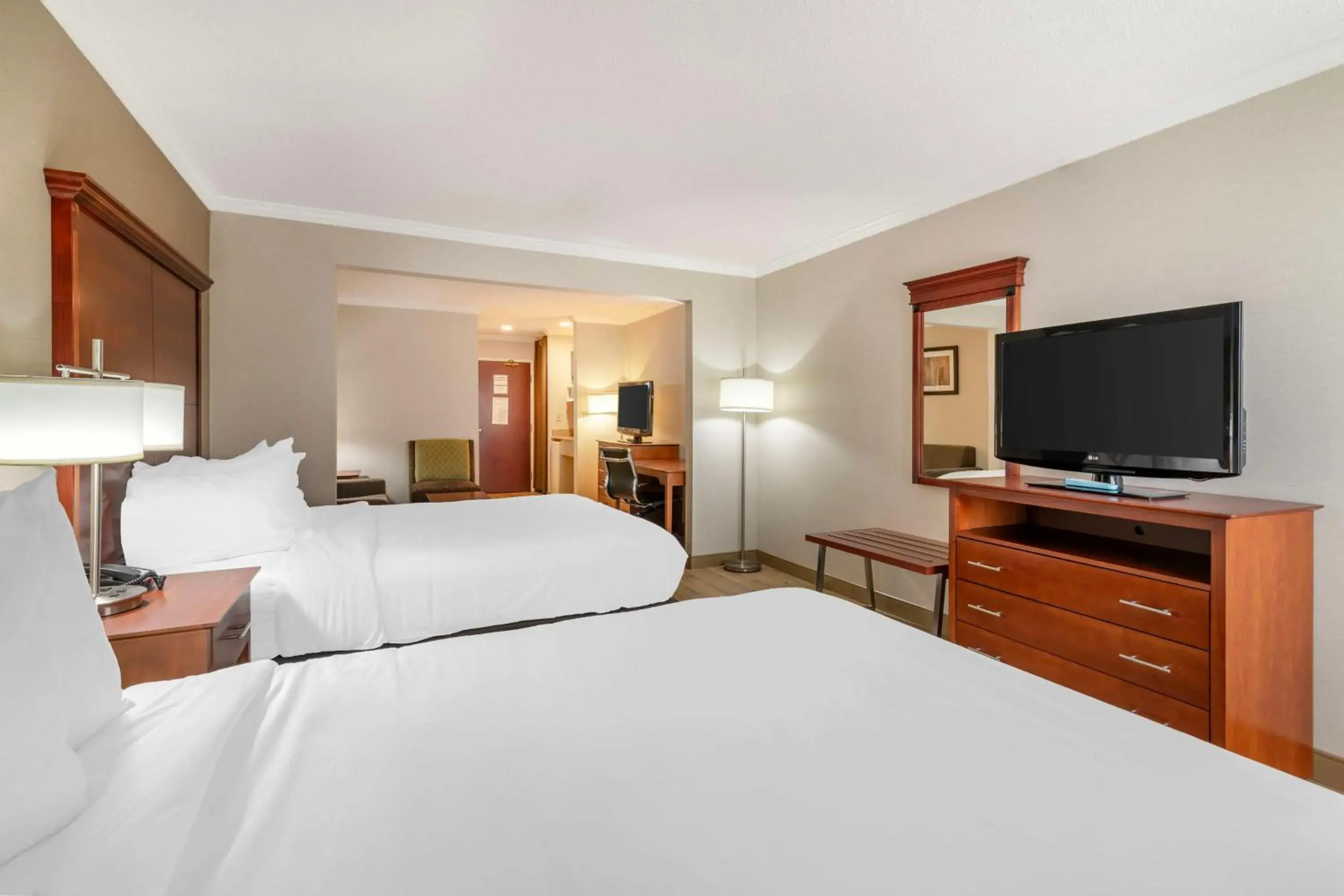 Photo of the whole room, Bed in Best Western Liverpool-Syracuse Inn & Suites Photo of the whole room, Bed in Best Western Liverpool-Syracuse Inn & Suites