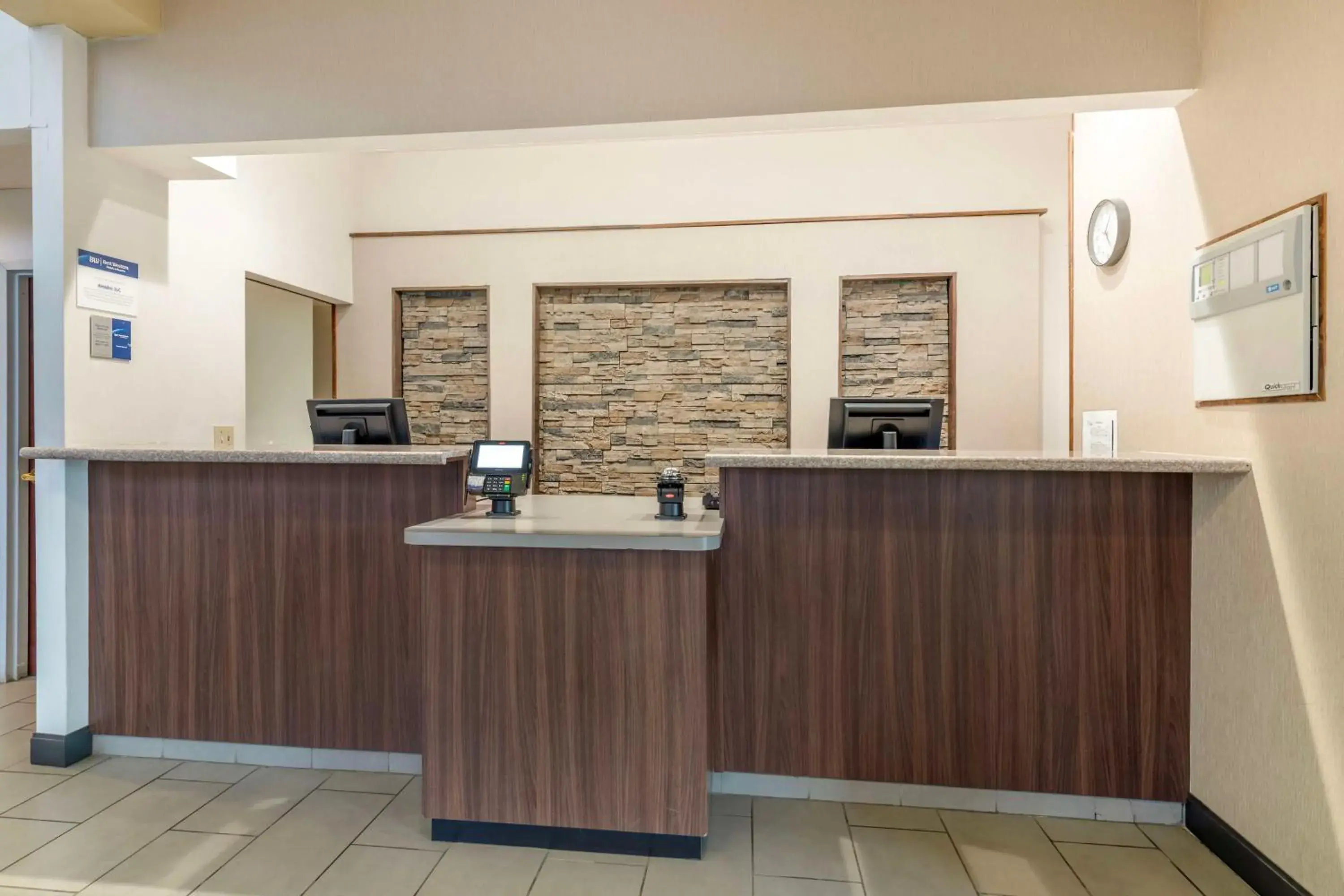 Lobby or reception in Best Western Liverpool-Syracuse Inn & Suites Lobby or reception in Best Western Liverpool-Syracuse Inn & Suites
