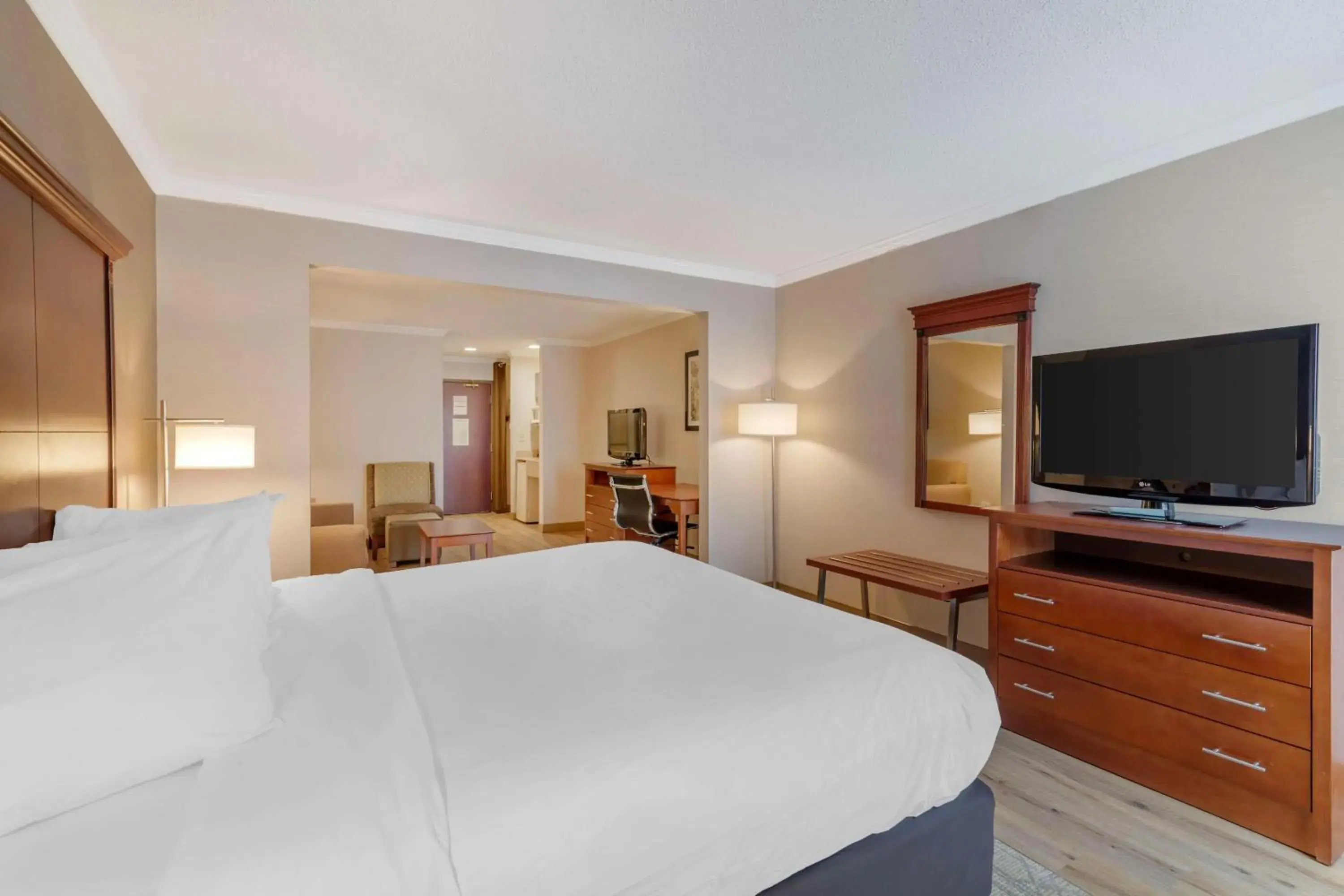 Bedroom, Bed in Best Western Liverpool-Syracuse Inn & Suites Bedroom, Bed in Best Western Liverpool-Syracuse Inn & Suites