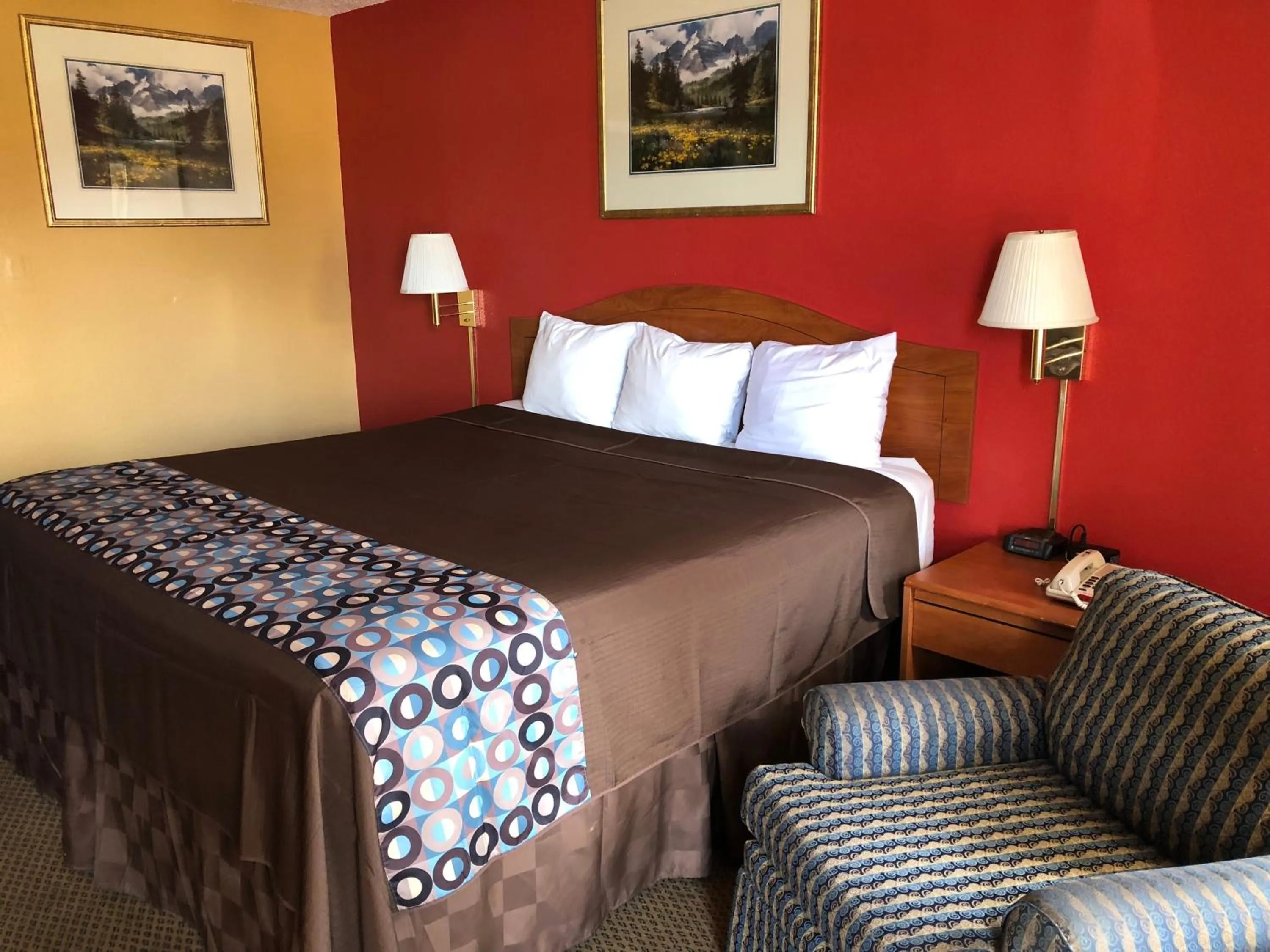 King Room - Non-Smoking in Lone Star Inn