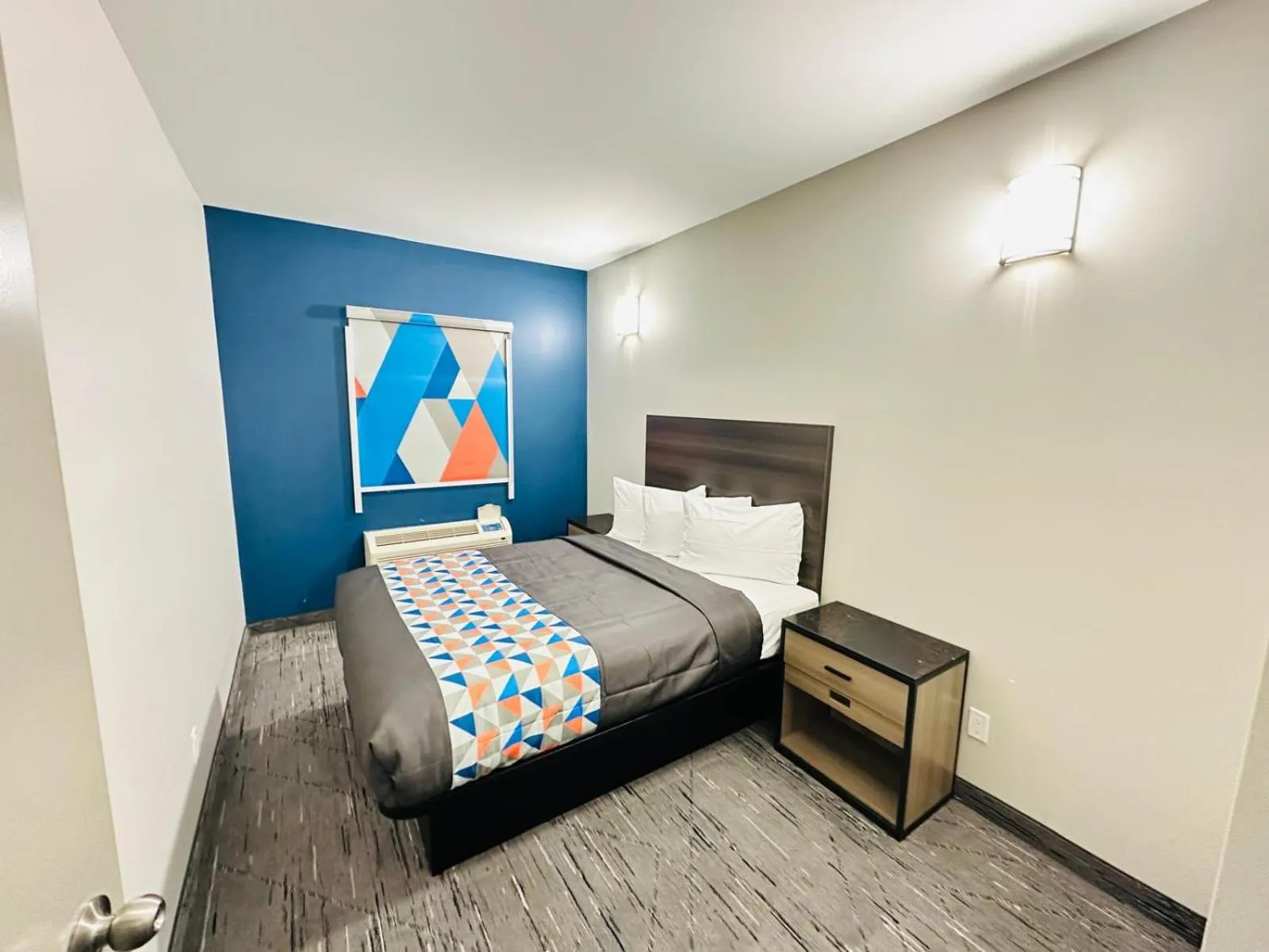 Photo of the whole room, Bed in Northland Motel