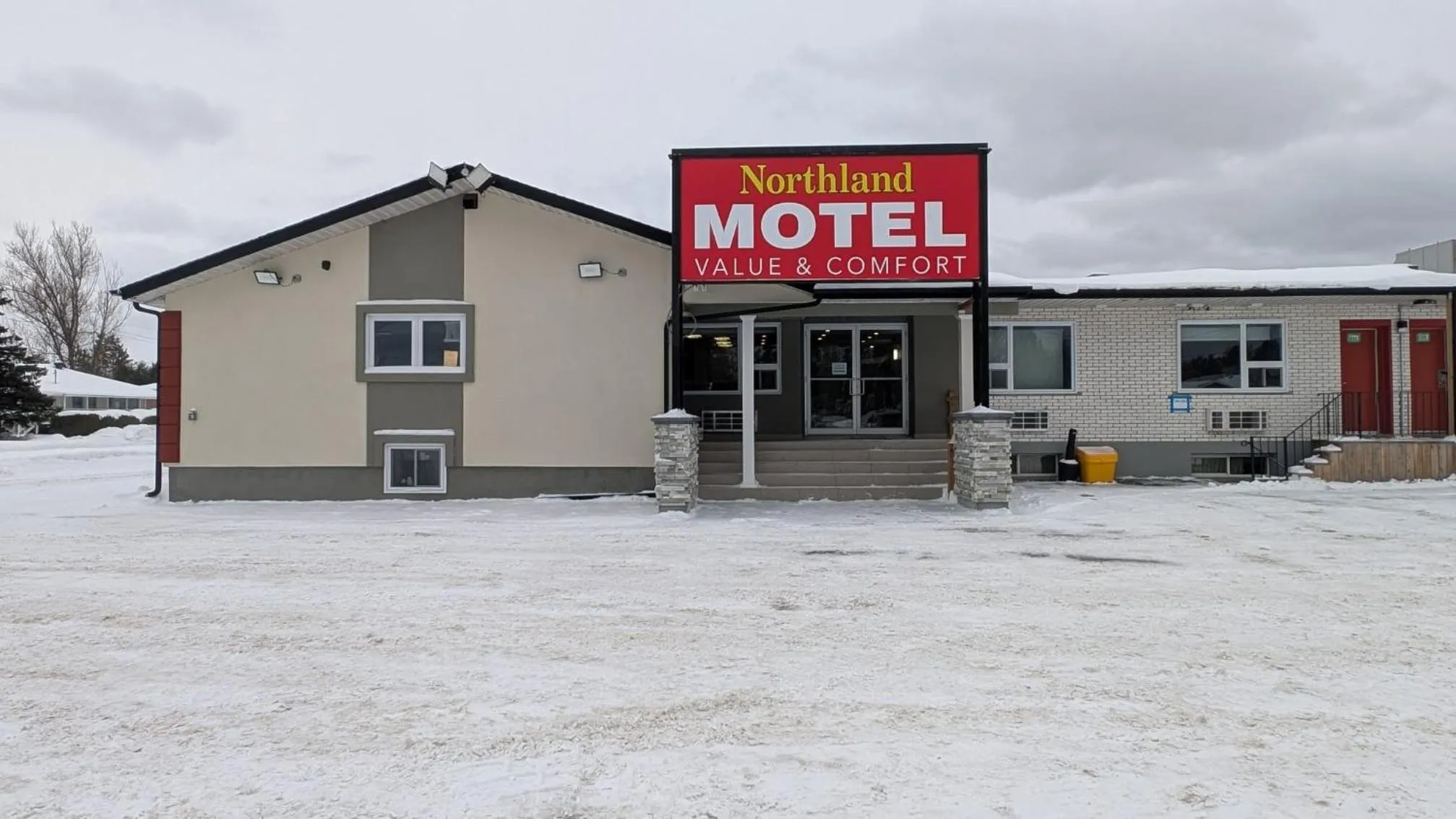 Facade/entrance in Northland Motel