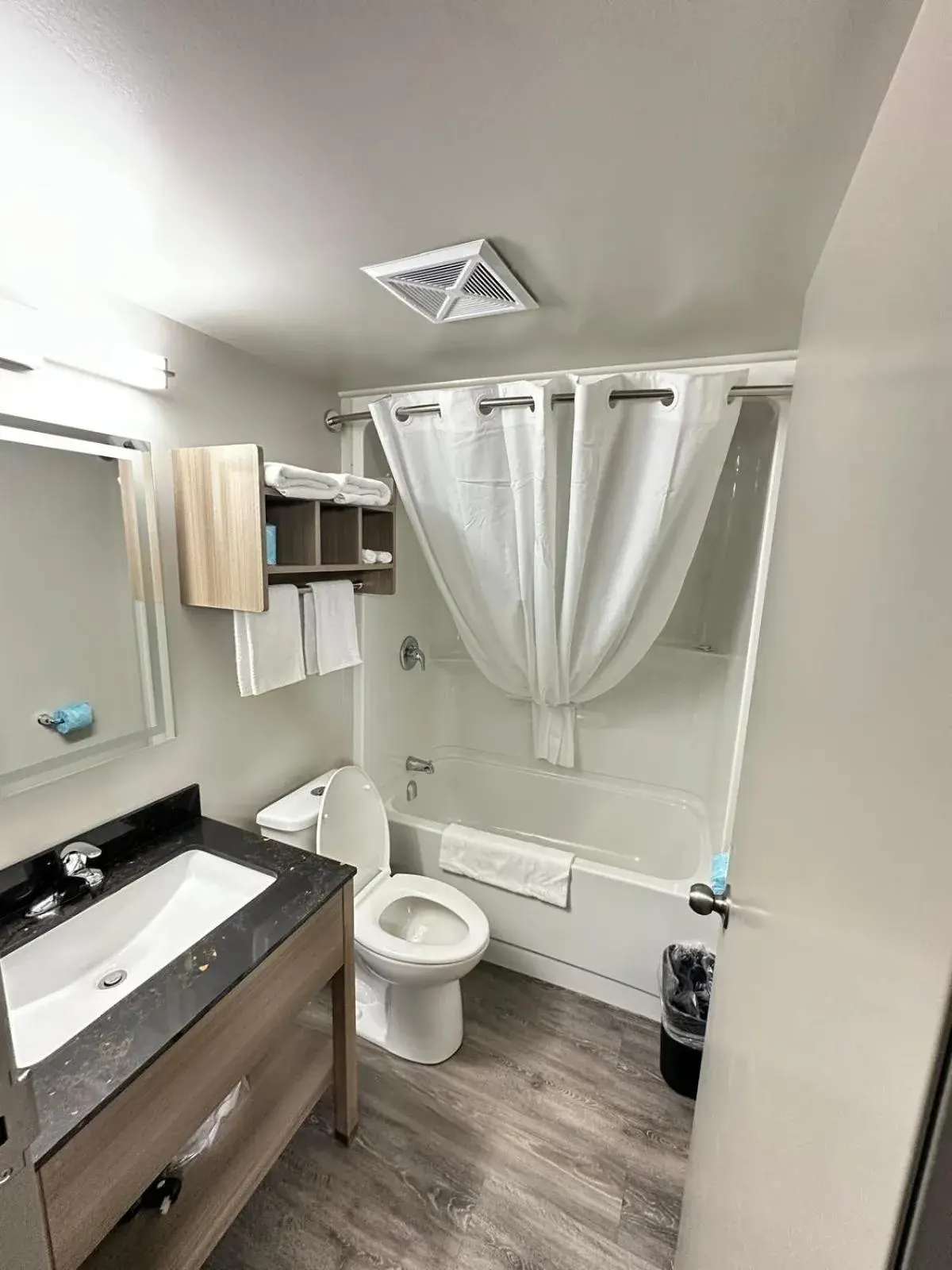 Superior Room, 1 King Bed in Northland Motel Superior Room, 1 King Bed in Northland Motel