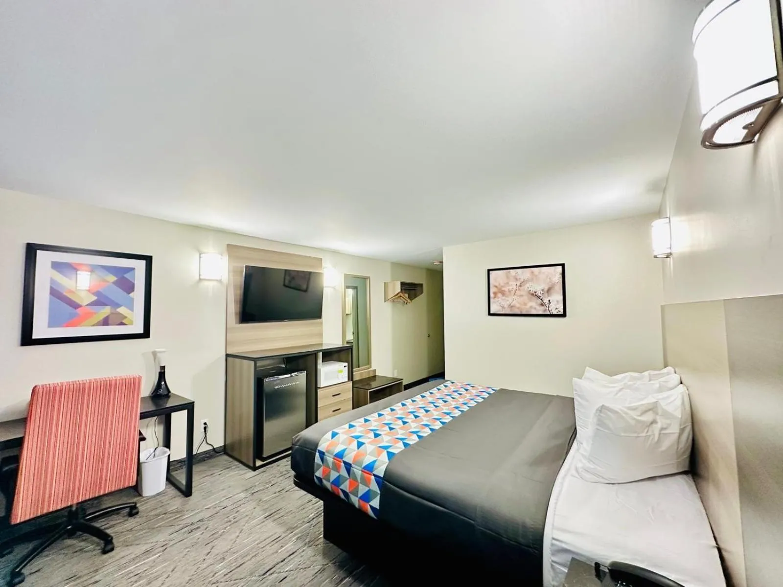 Photo of the whole room, Bed in Northland Motel