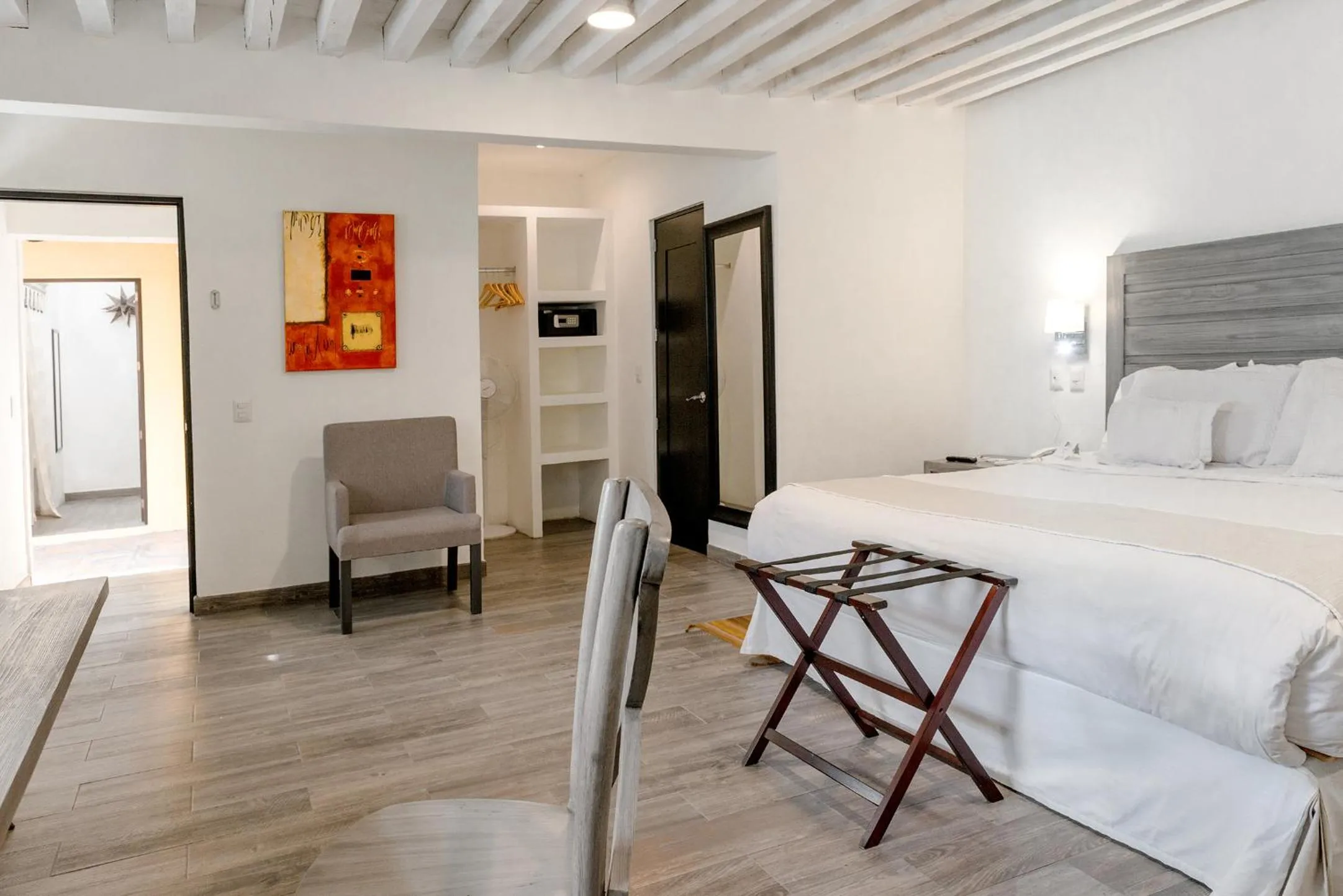 Bathroom, Bed in Hotel La Morada