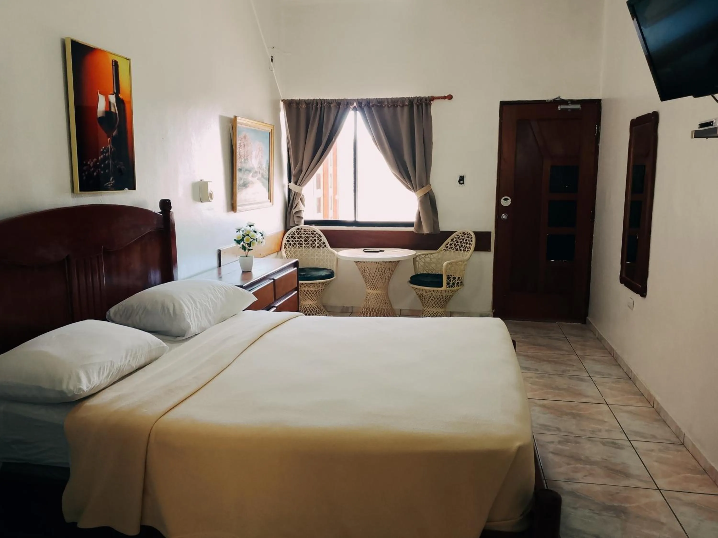 Photo of the whole room, Bed in Hotel Garant & Suites