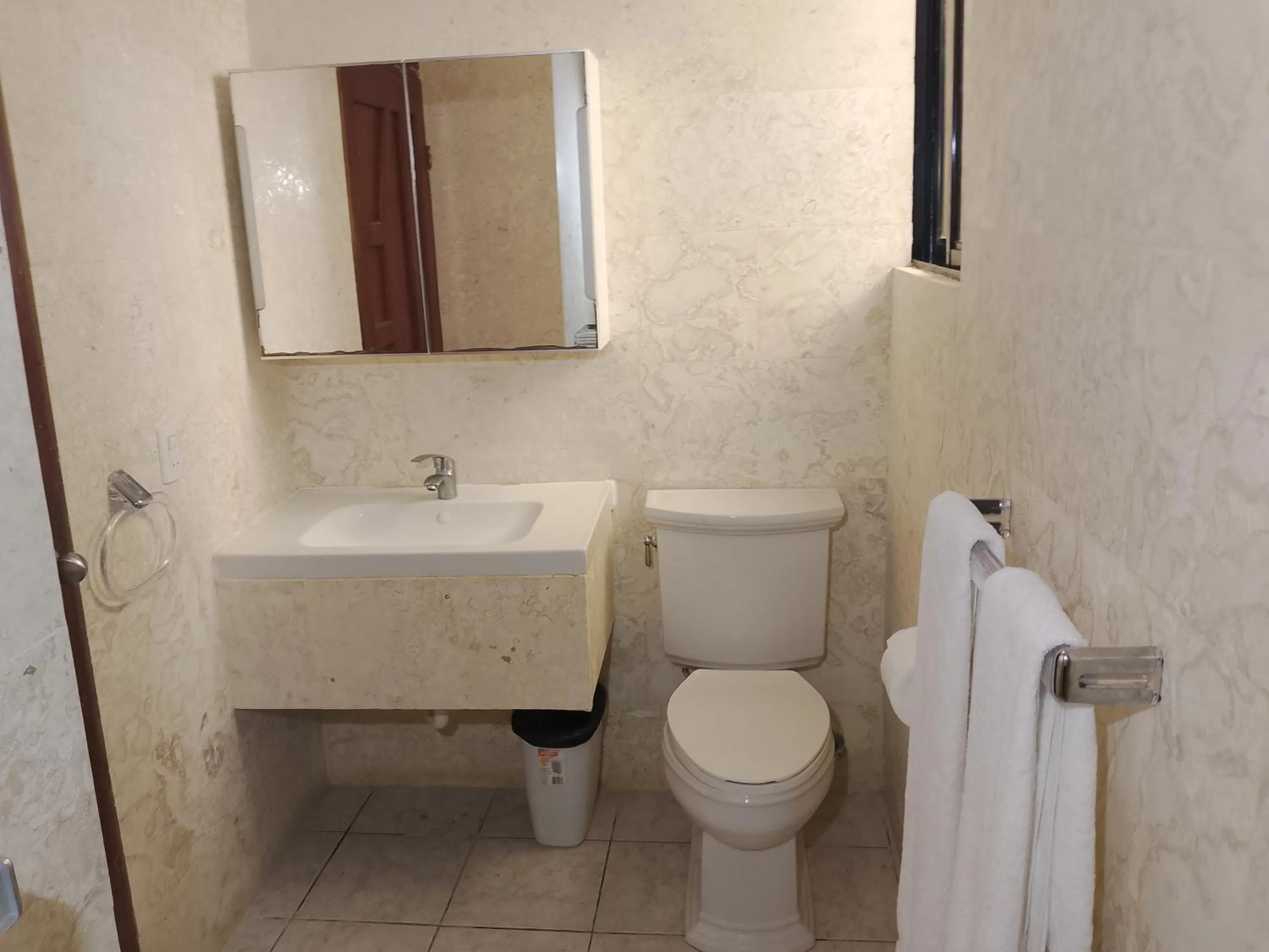 Bathroom in Hotel Garant & Suites