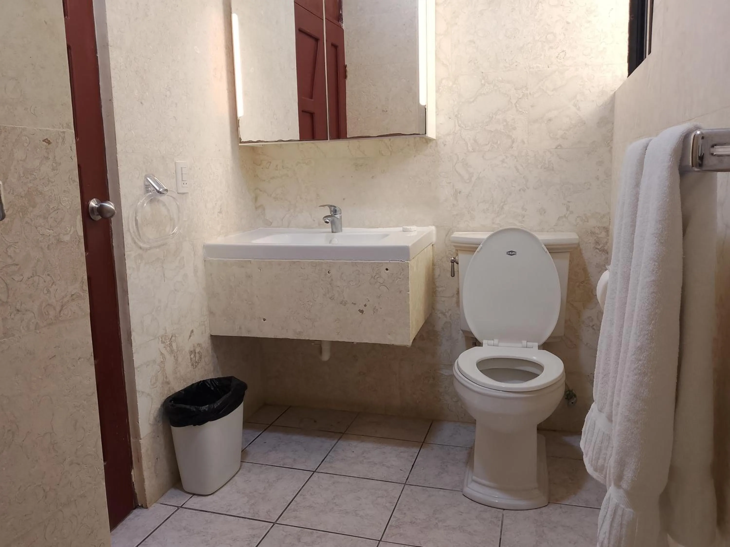 Bathroom in Hotel Garant & Suites