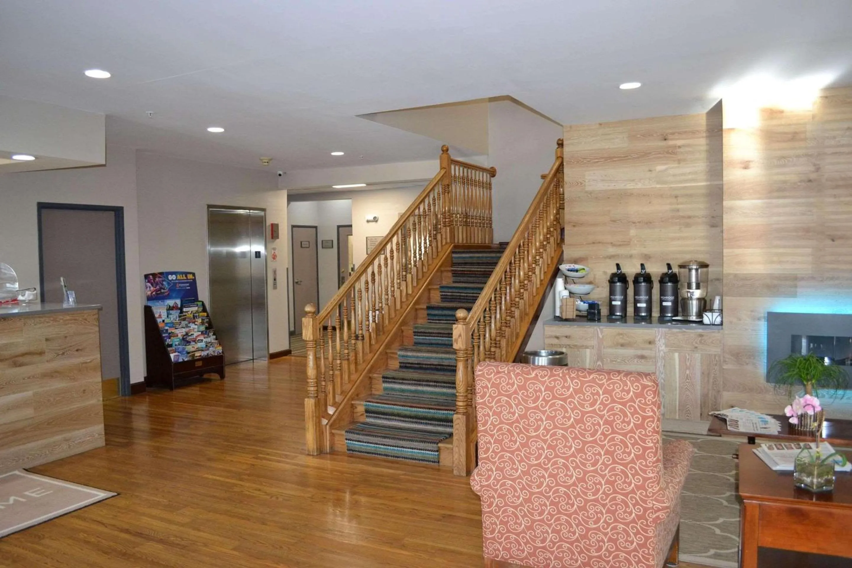 Lobby or reception in Country Inn & Suites by Radisson, Gurnee, IL