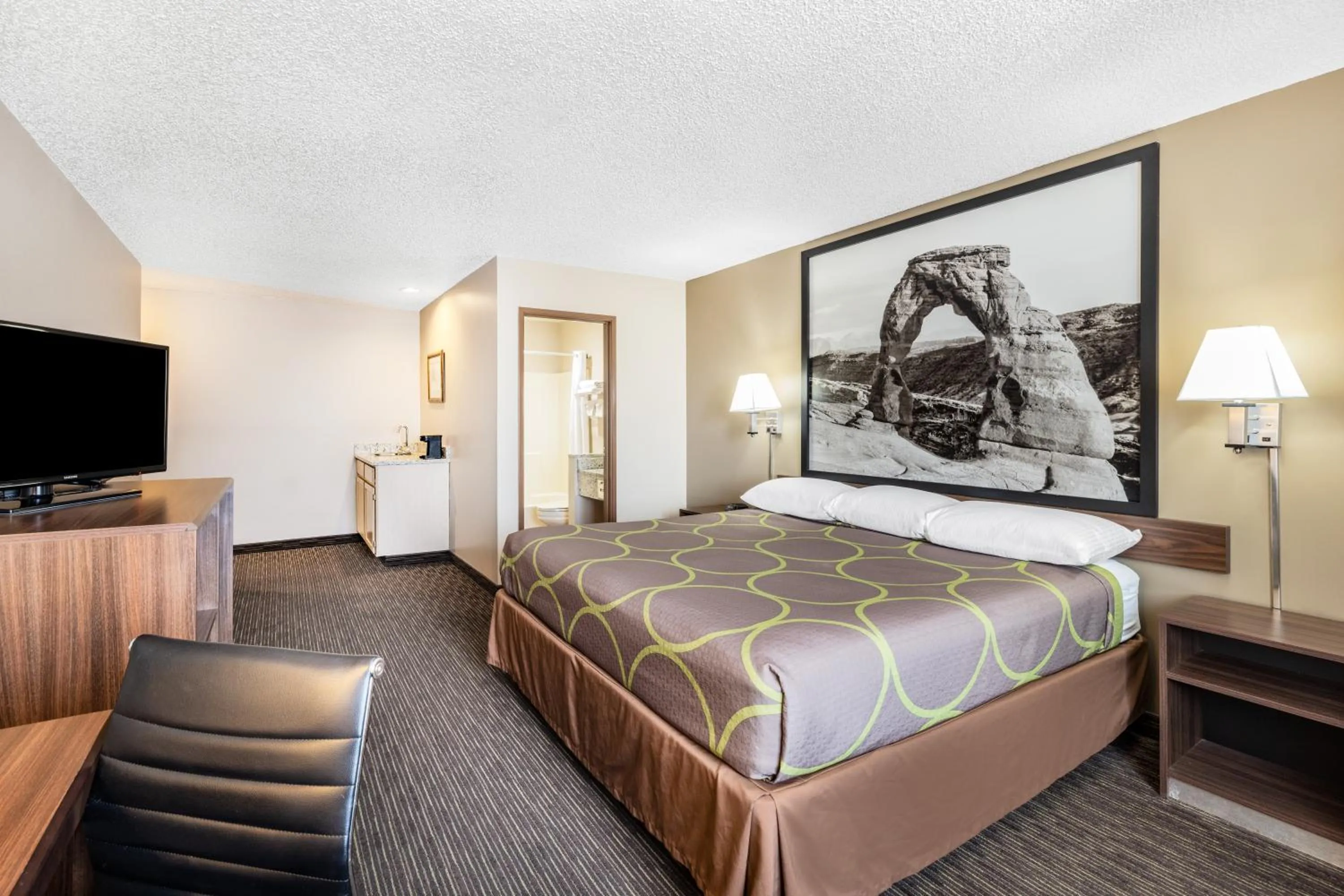 Bedroom, Bed in Super 8 by Wyndham Richfield UT