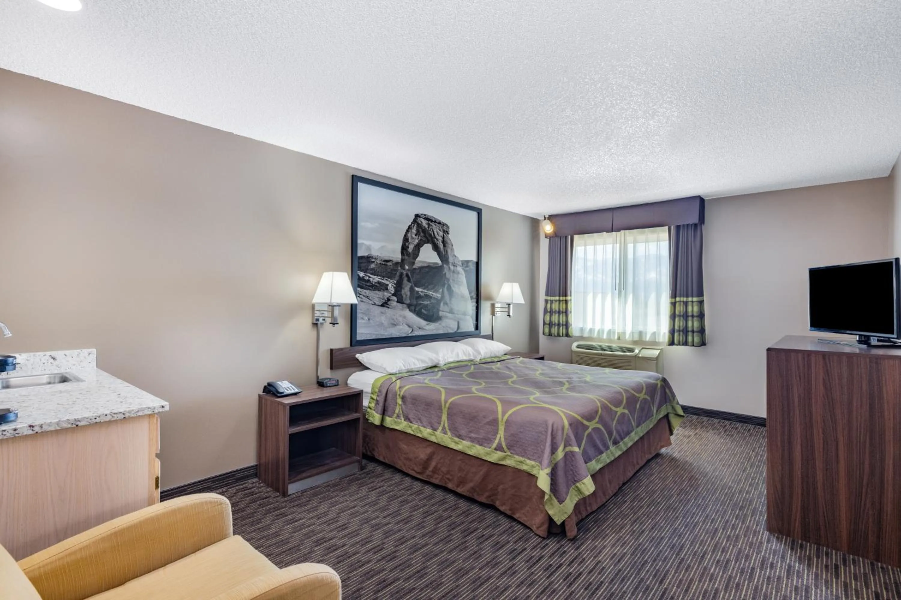 Bedroom, Bed in Super 8 by Wyndham Richfield UT