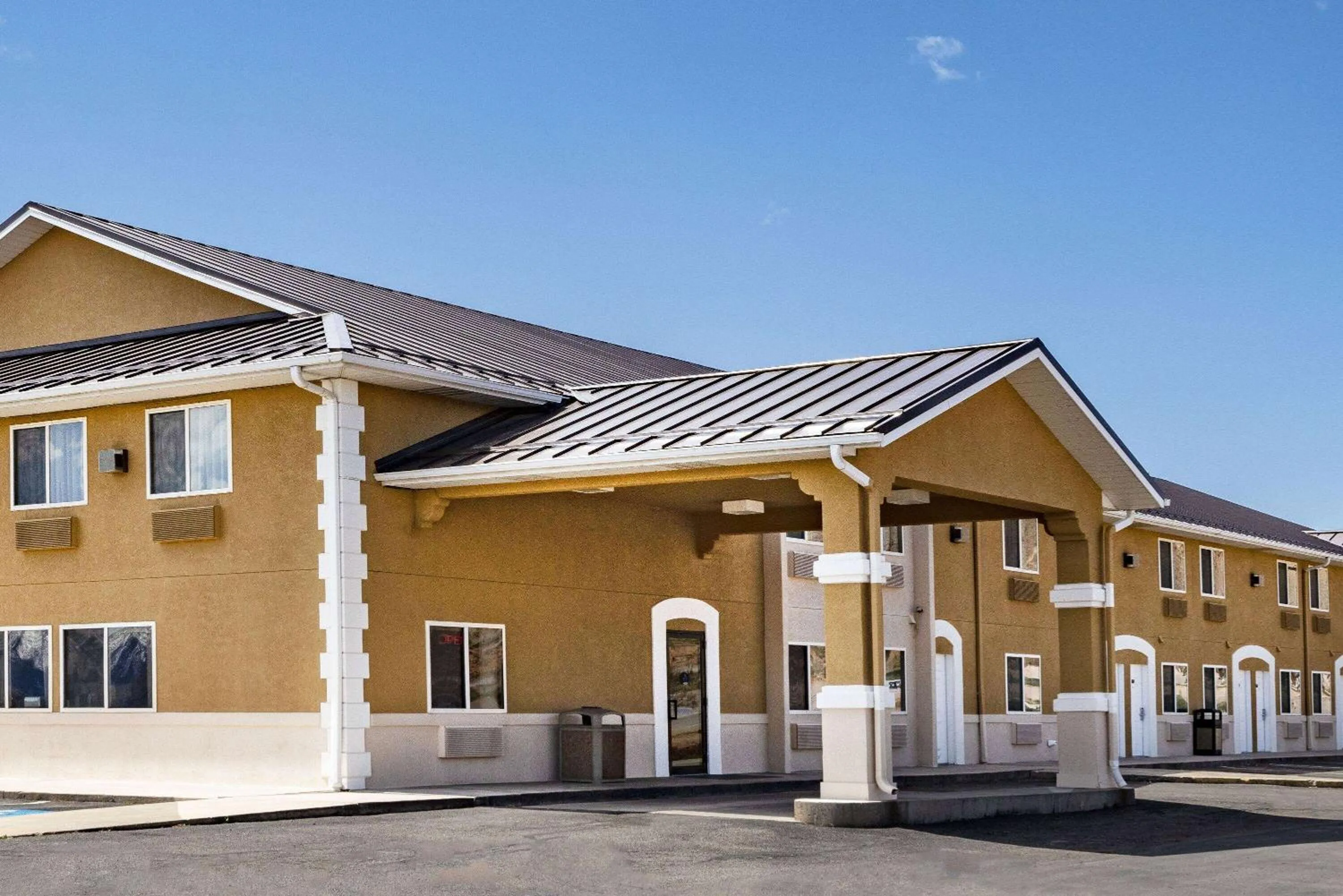 Property building in Super 8 by Wyndham Richfield UT