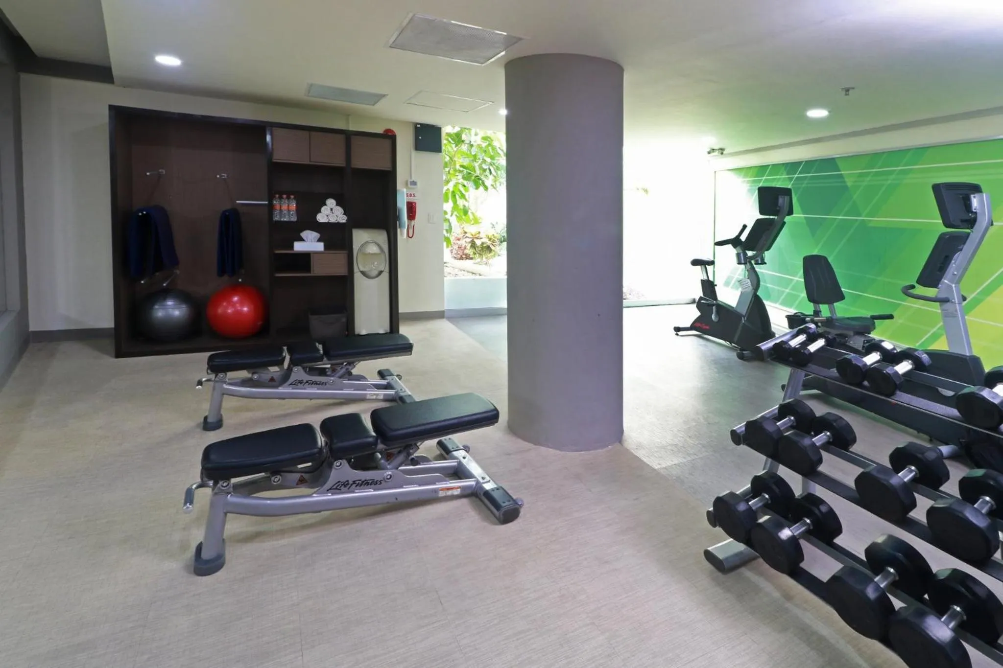 Fitness centre/facilities in Holiday Inn Tuxpan - Convention Center by IHG