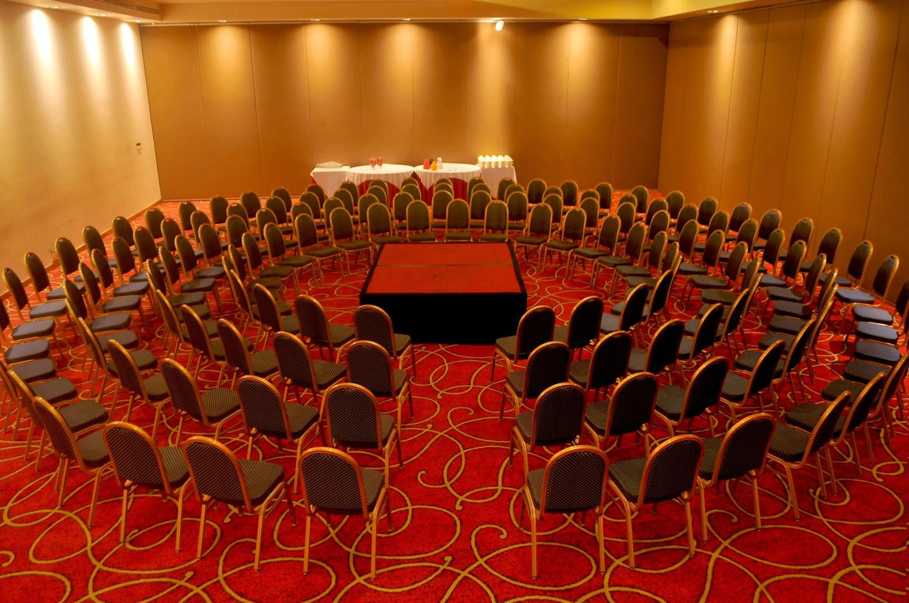 Meeting/conference room in Holiday Inn Tuxpan - Convention Center by IHG