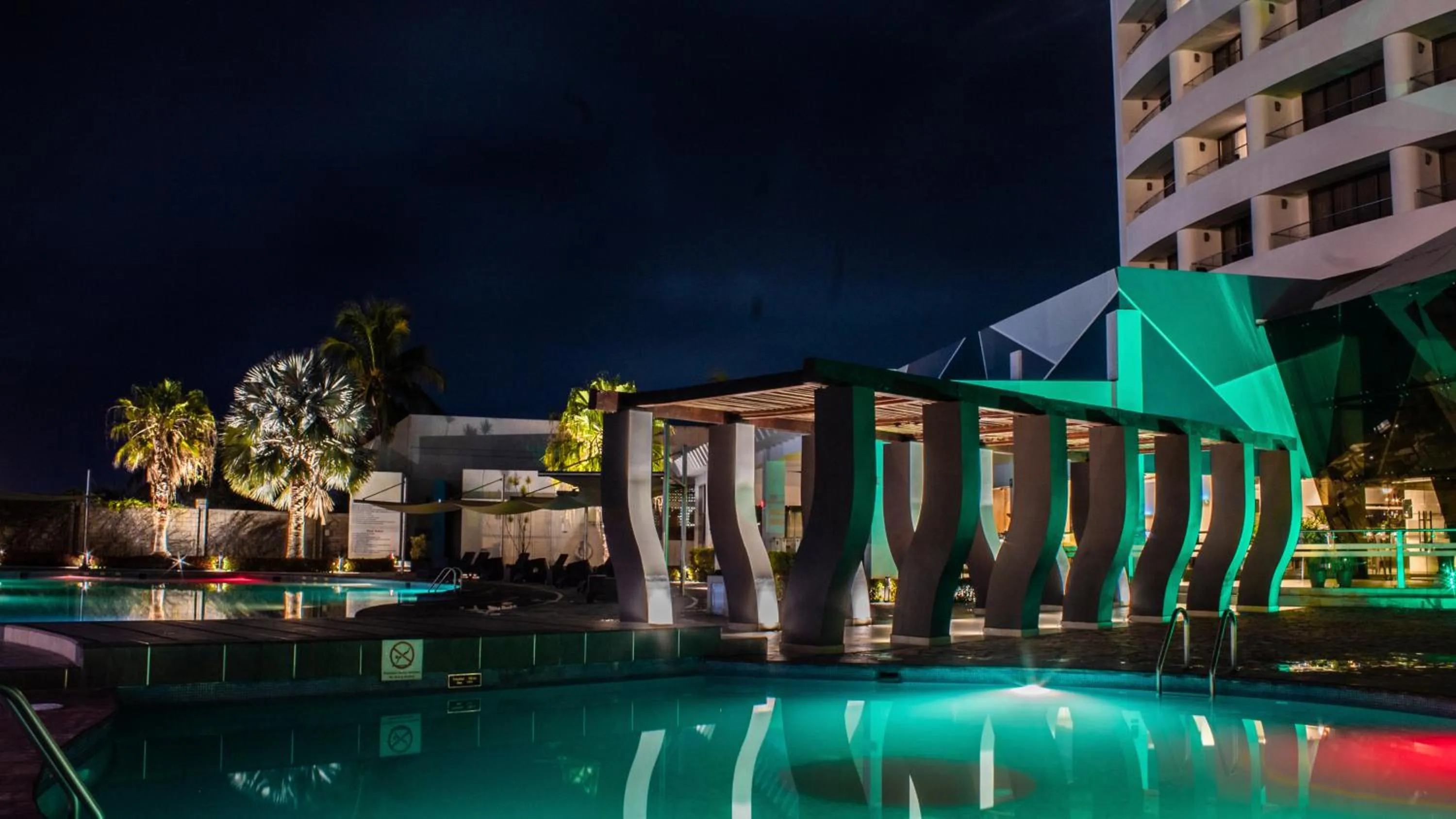 Swimming pool in Holiday Inn Tuxpan - Convention Center by IHG