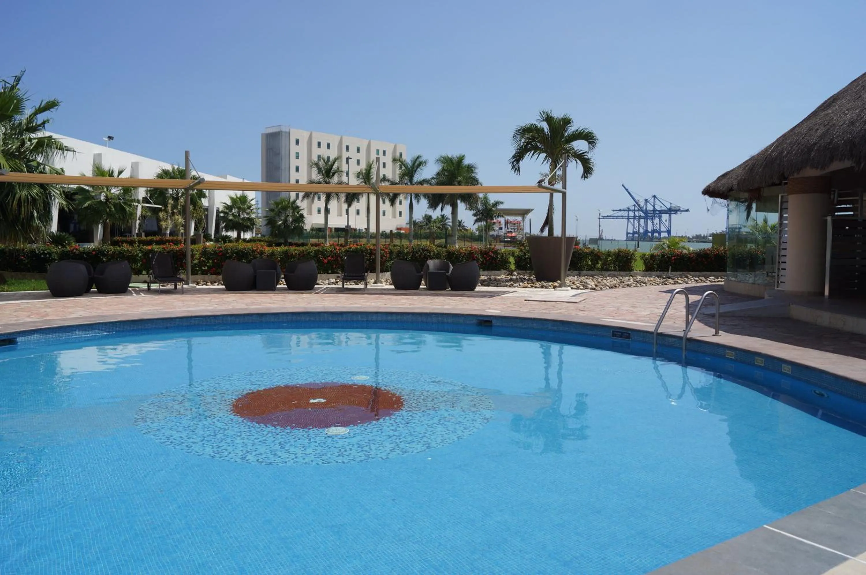 Swimming pool in Holiday Inn Tuxpan - Convention Center by IHG