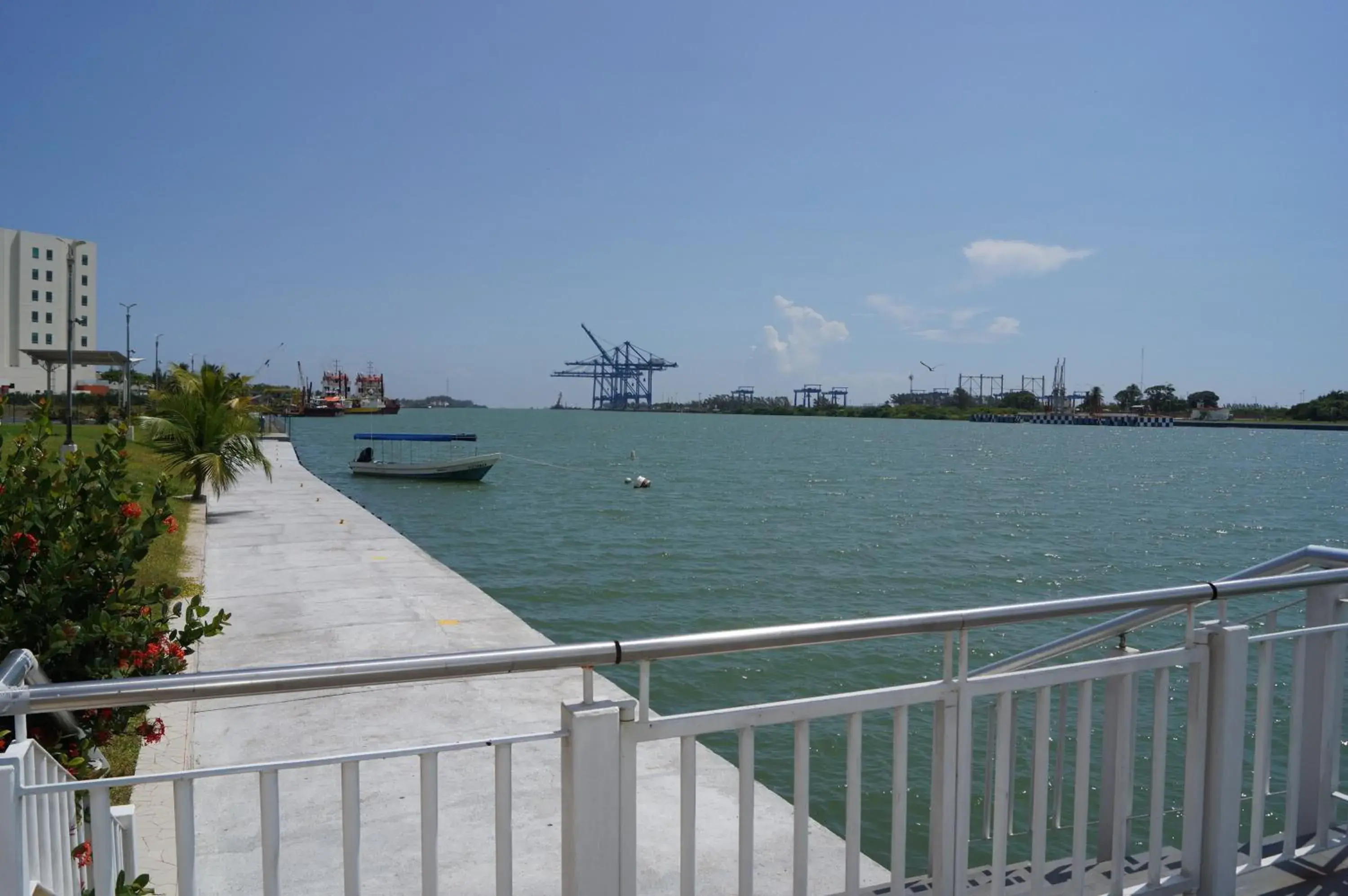 Property building in Holiday Inn Tuxpan - Convention Center by IHG Property building in Holiday Inn Tuxpan - Convention Center by IHG