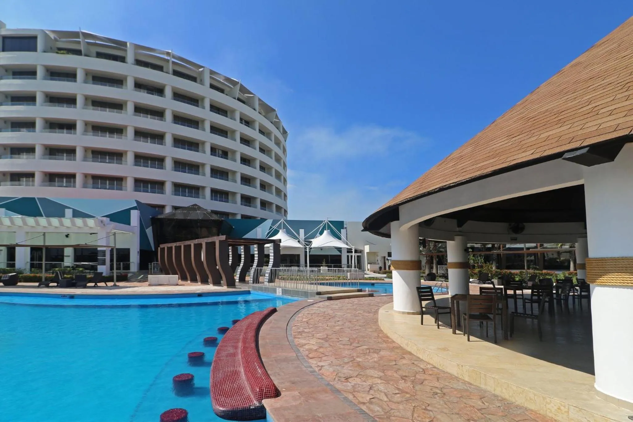 Swimming pool in Holiday Inn Tuxpan - Convention Center by IHG