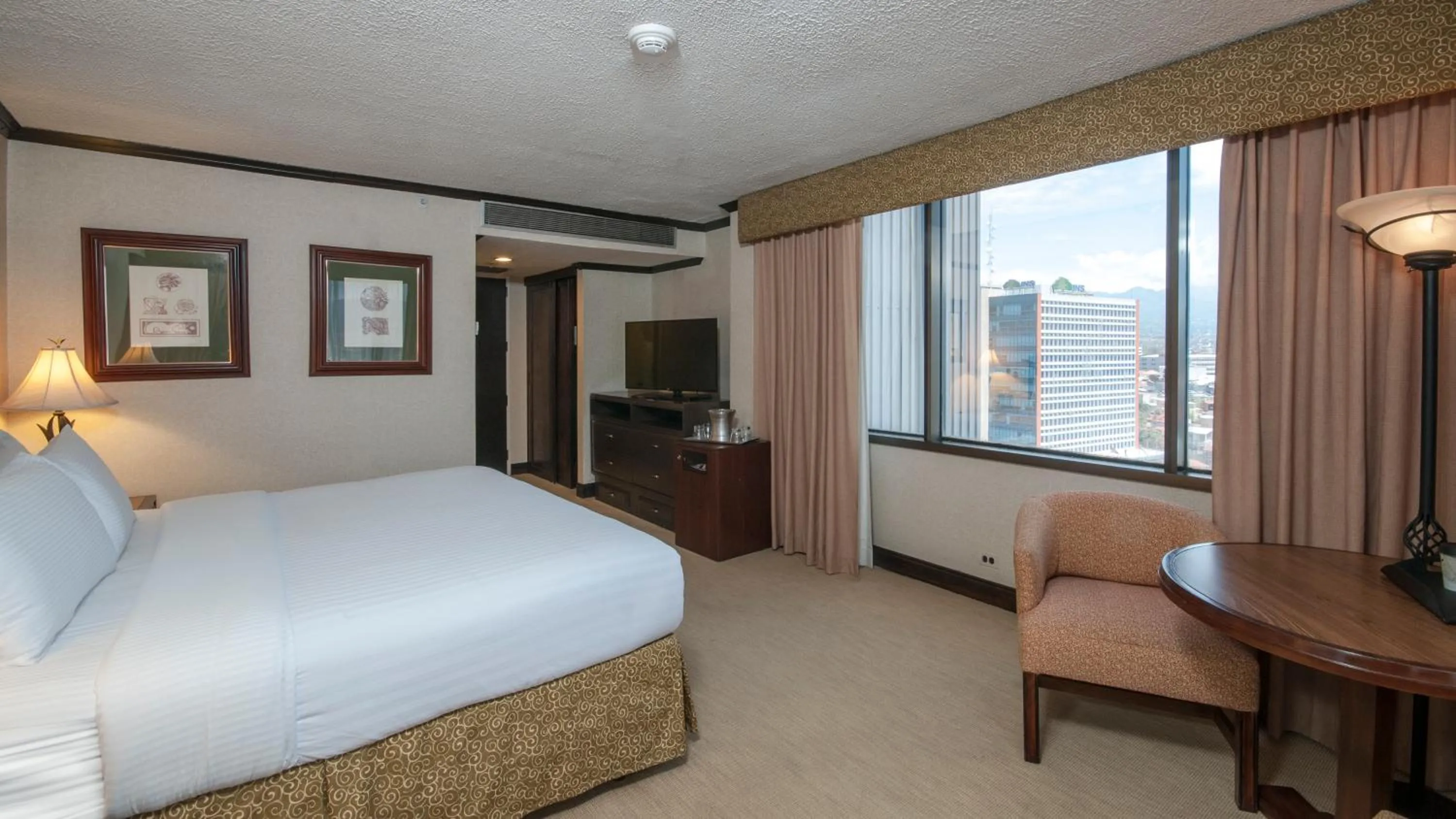 Property building, Bed in Delta Hotels by Marriott San Jose Aurola