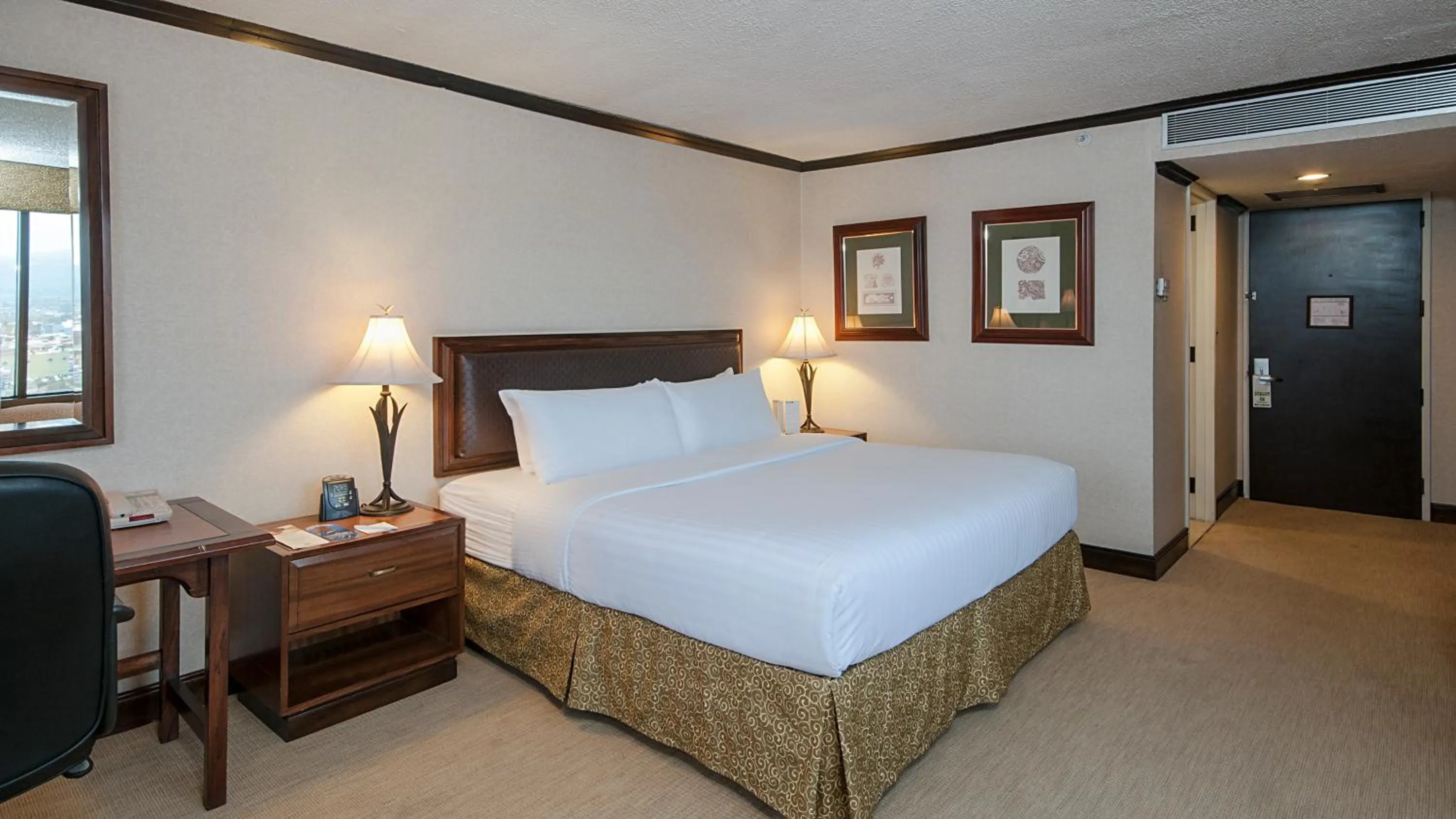 Bed in Delta Hotels by Marriott San Jose Aurola