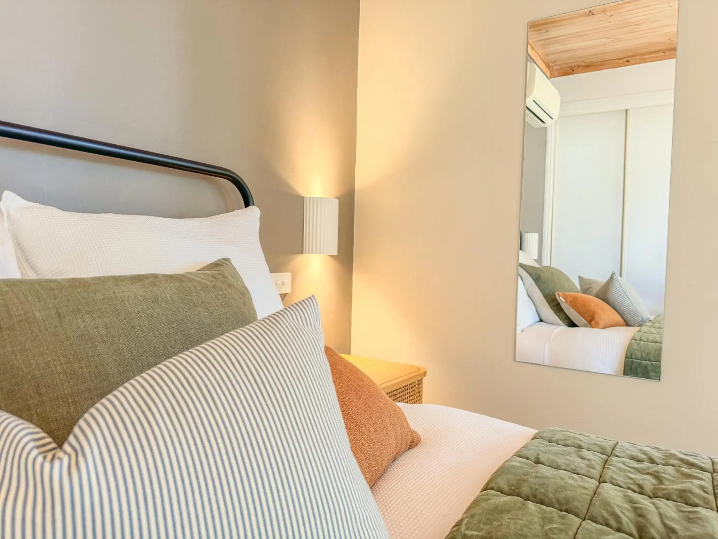 Bed in Clonmara Country House and Cottages Bed in Clonmara Country House and Cottages