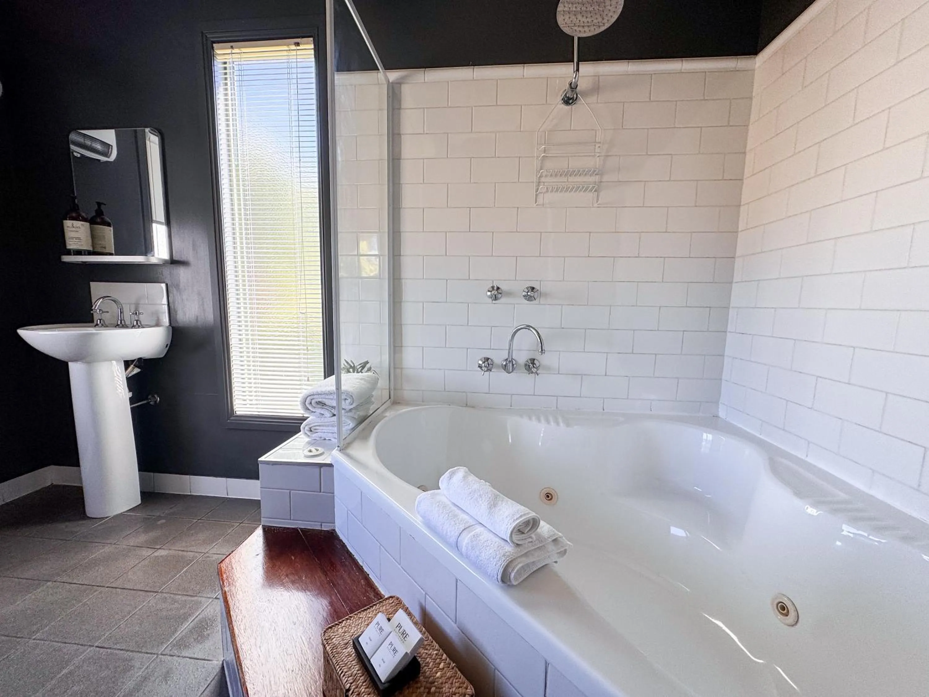 Clonmara Country House and Cottages