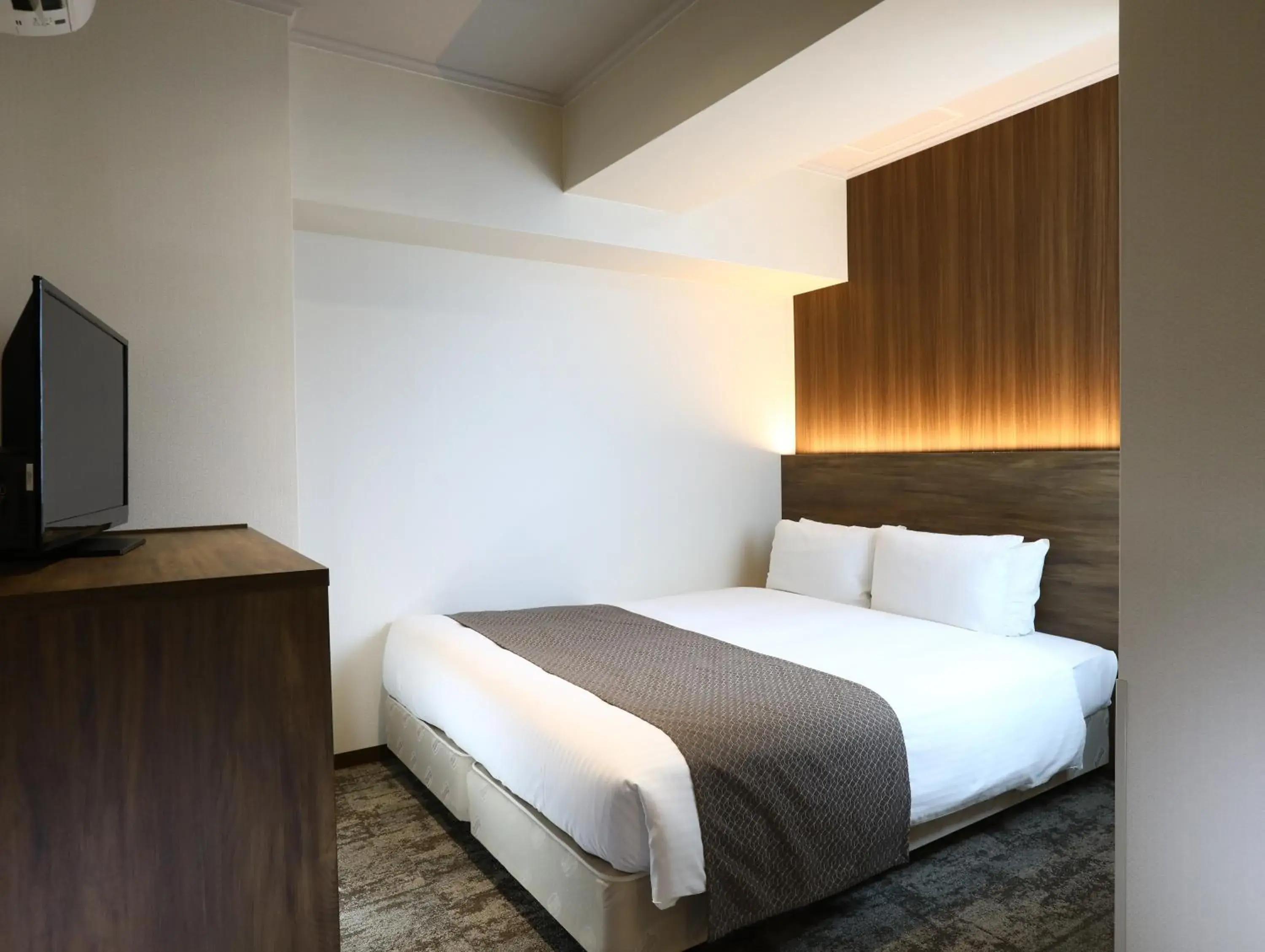 Photo of the whole room, Bed in Hotel Hokke Club Kyoto