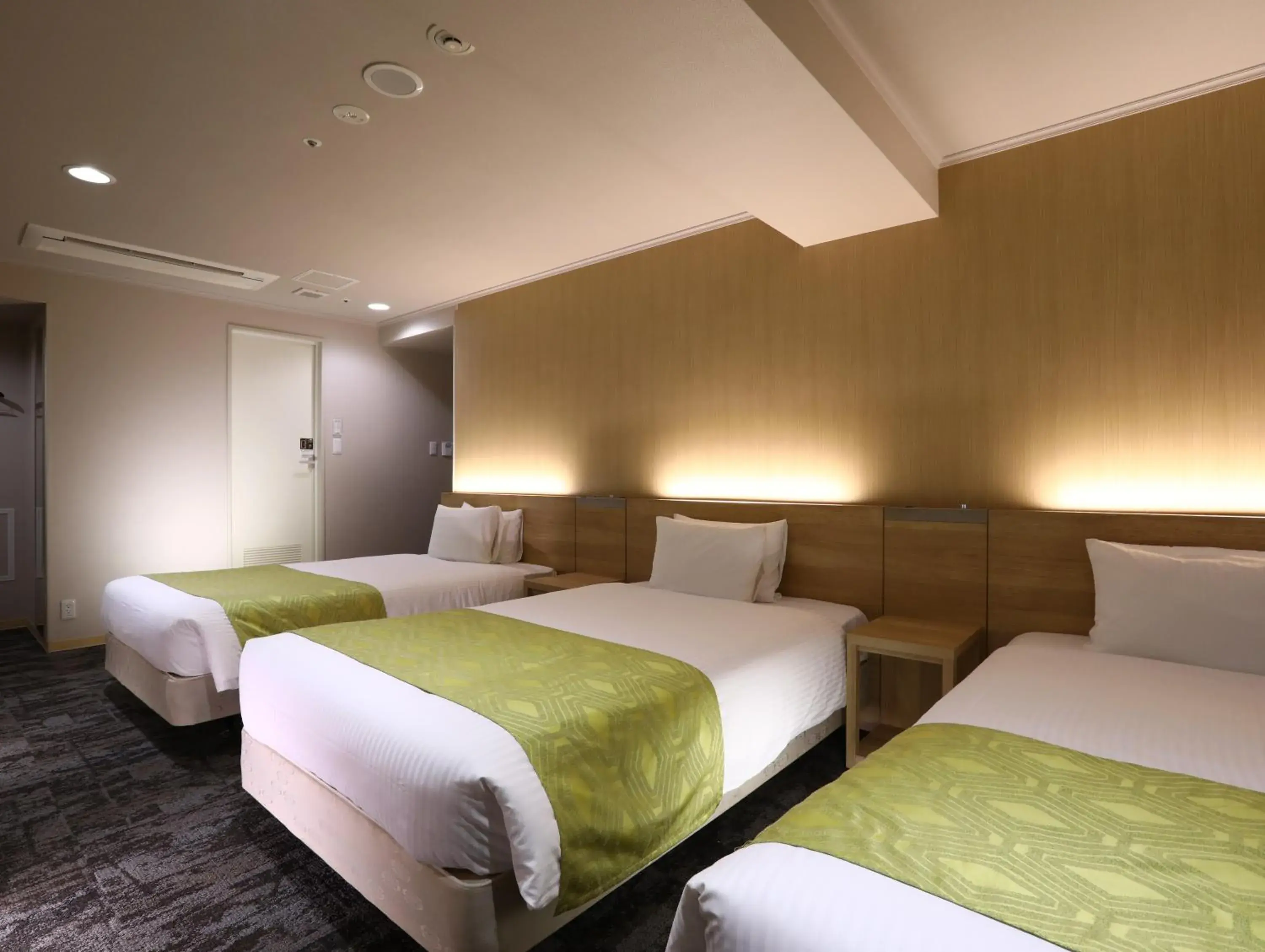 Photo of the whole room, Bed in Hotel Hokke Club Kyoto