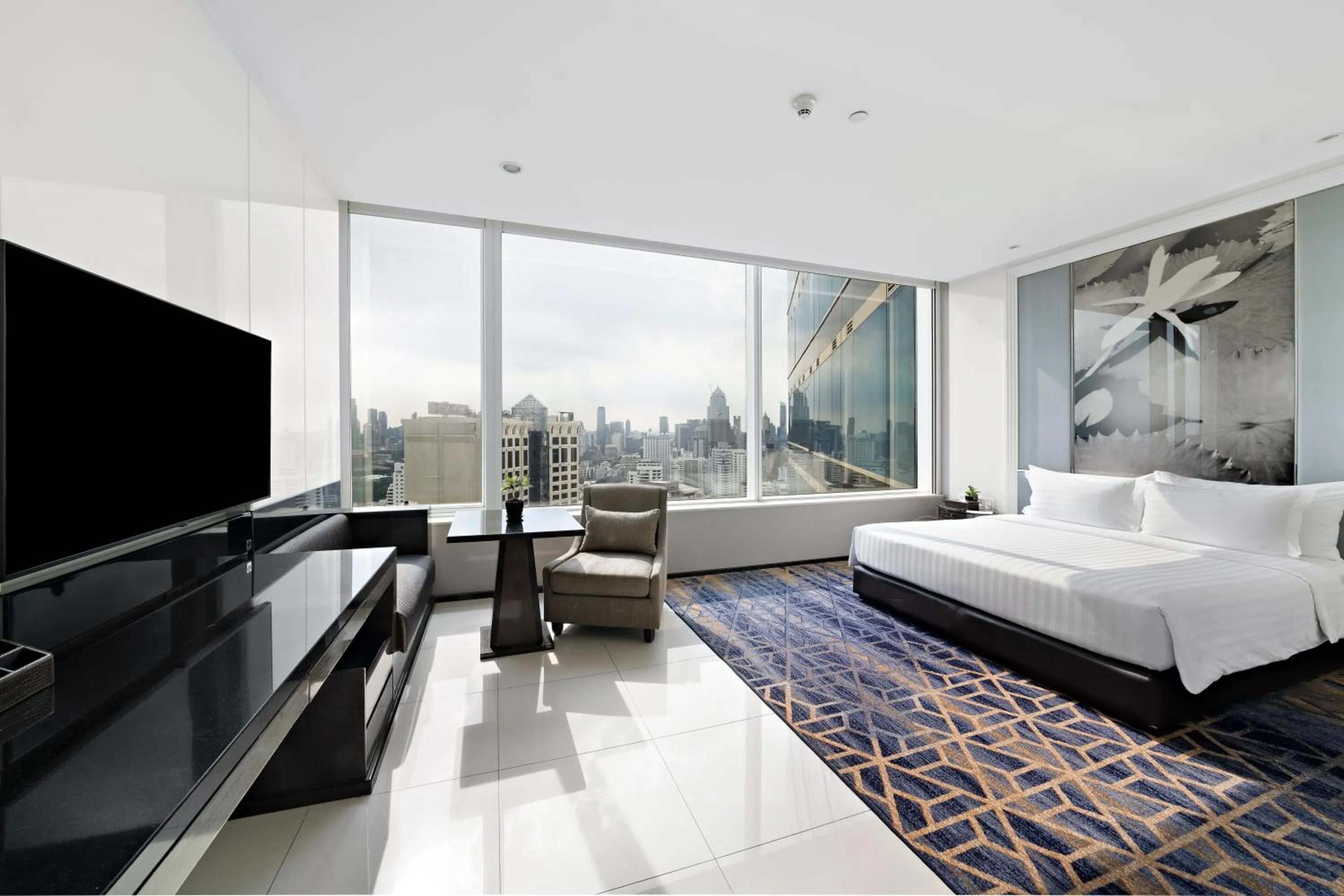 Bed in Grande Centre Point Hotel Terminal21