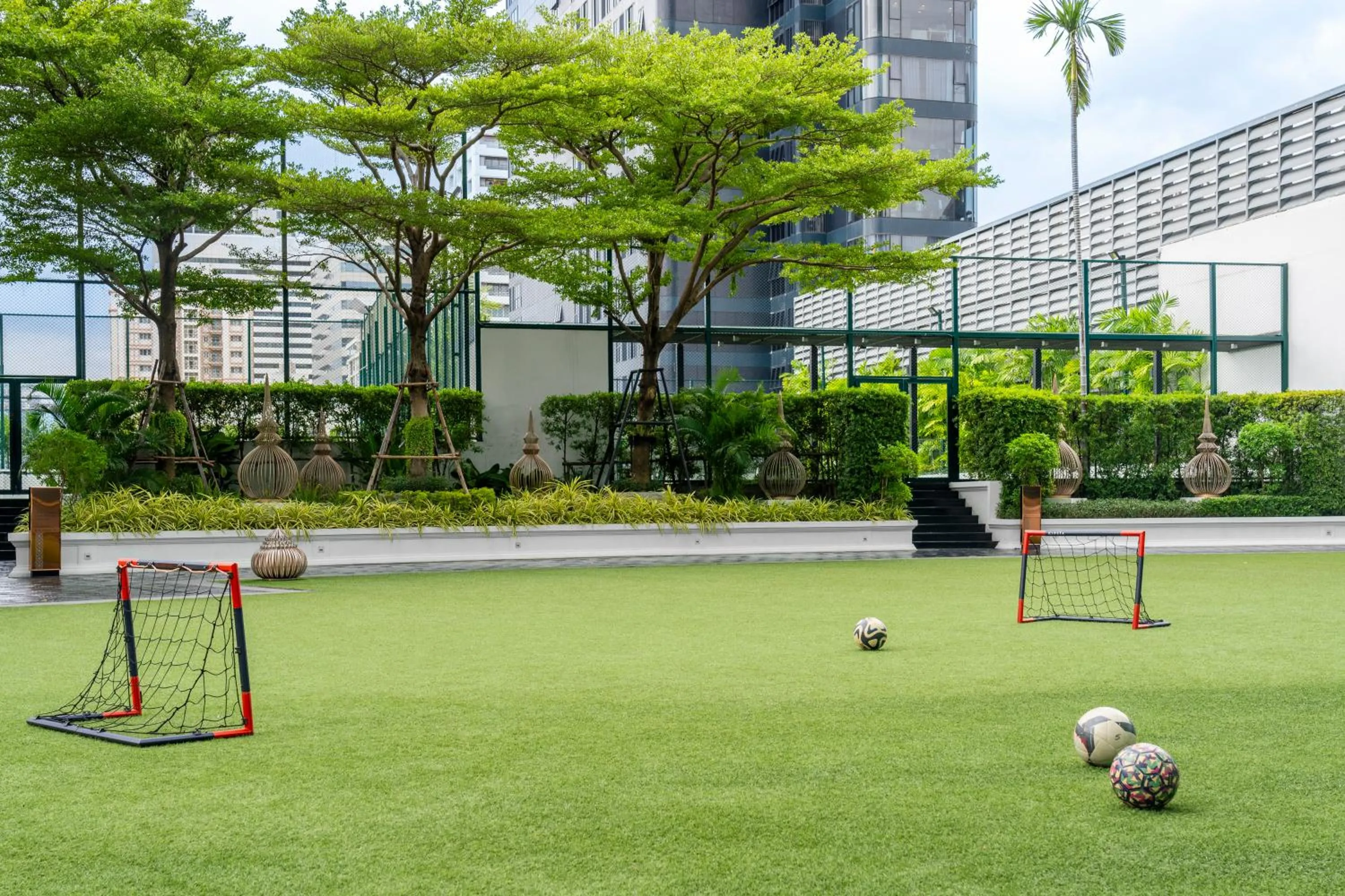 Garden in Grande Centre Point Hotel Terminal21