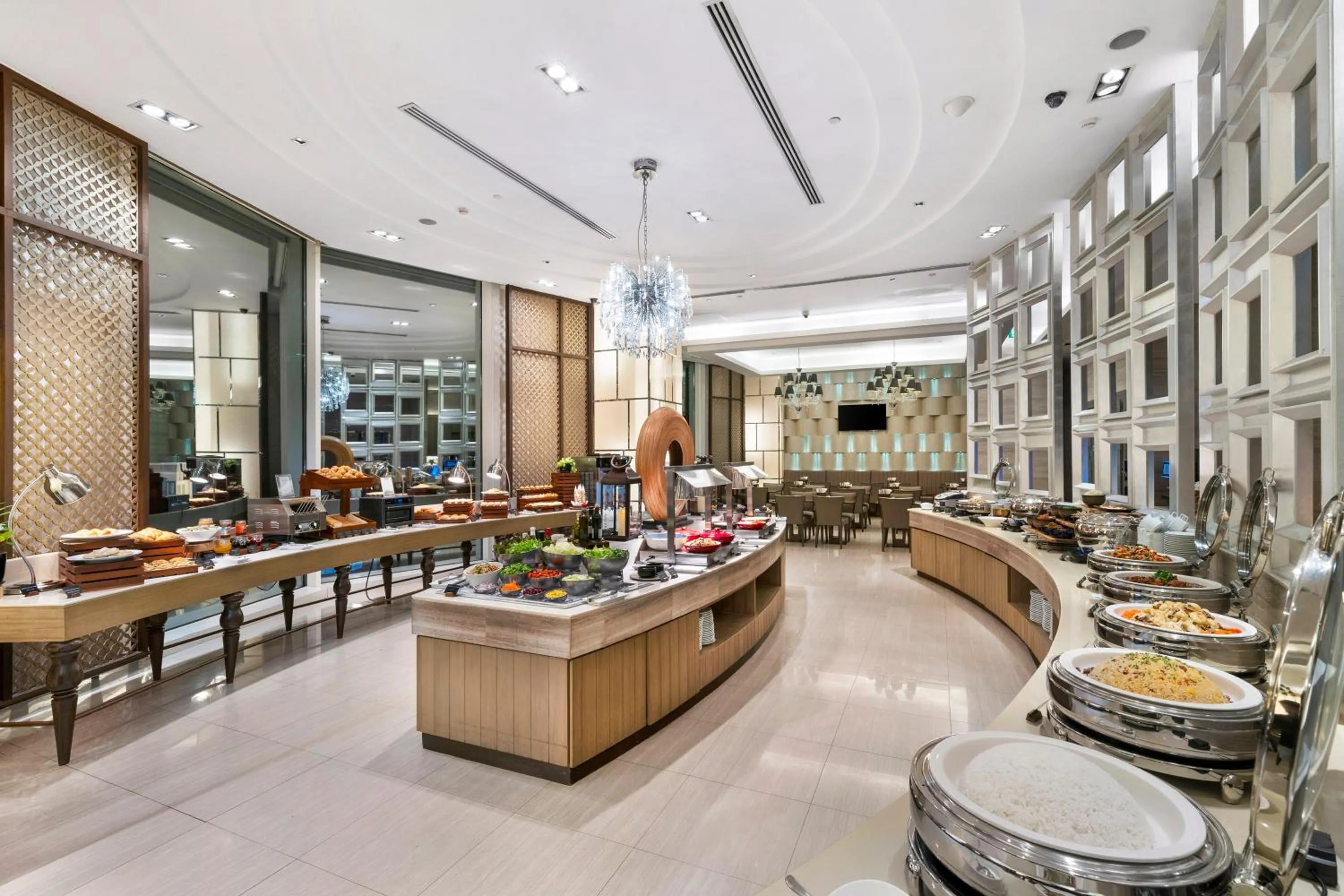 Restaurant/places to eat in Grande Centre Point Hotel Terminal21