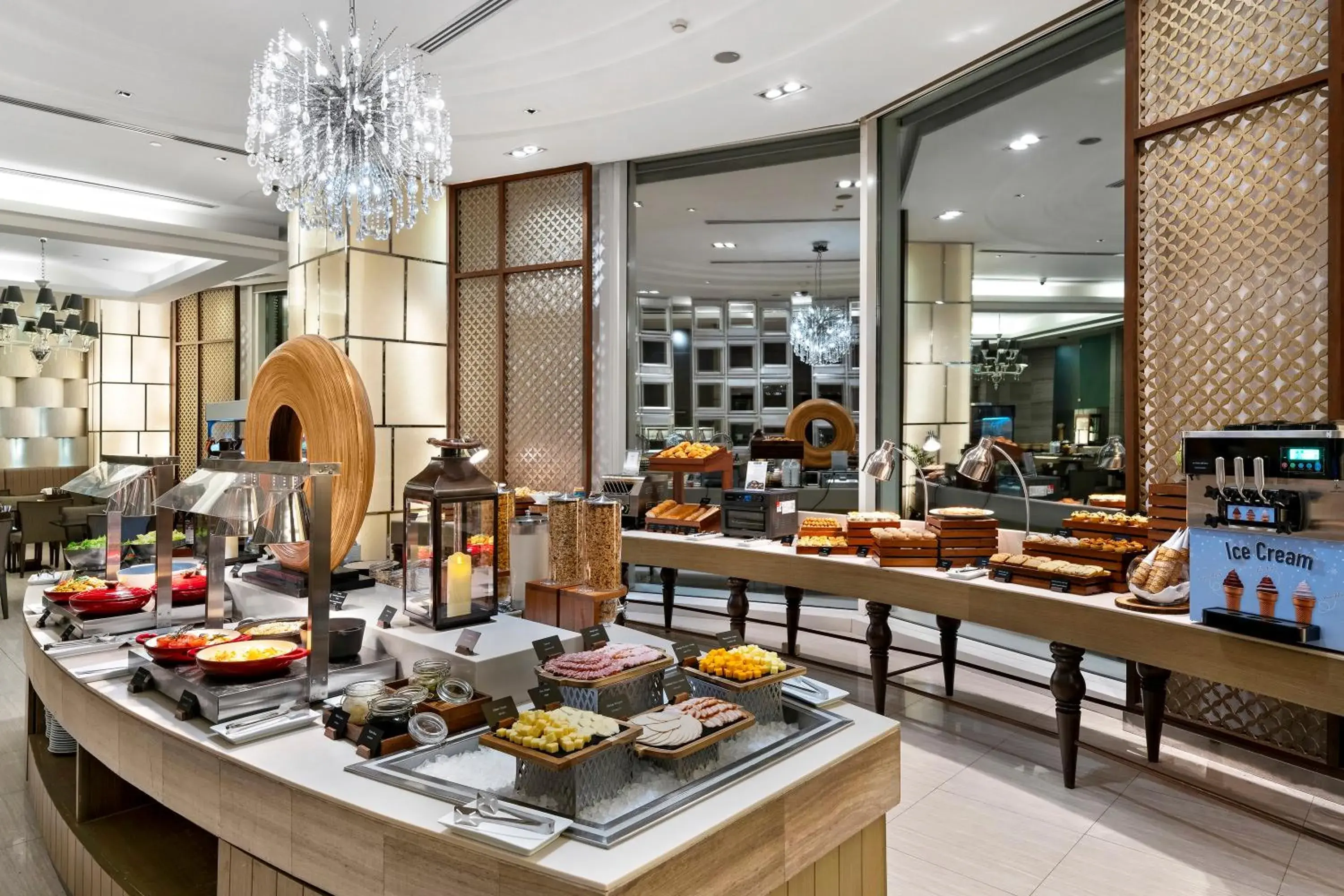 Restaurant/places to eat in Grande Centre Point Hotel Terminal21 Restaurant/places to eat in Grande Centre Point Hotel Terminal21