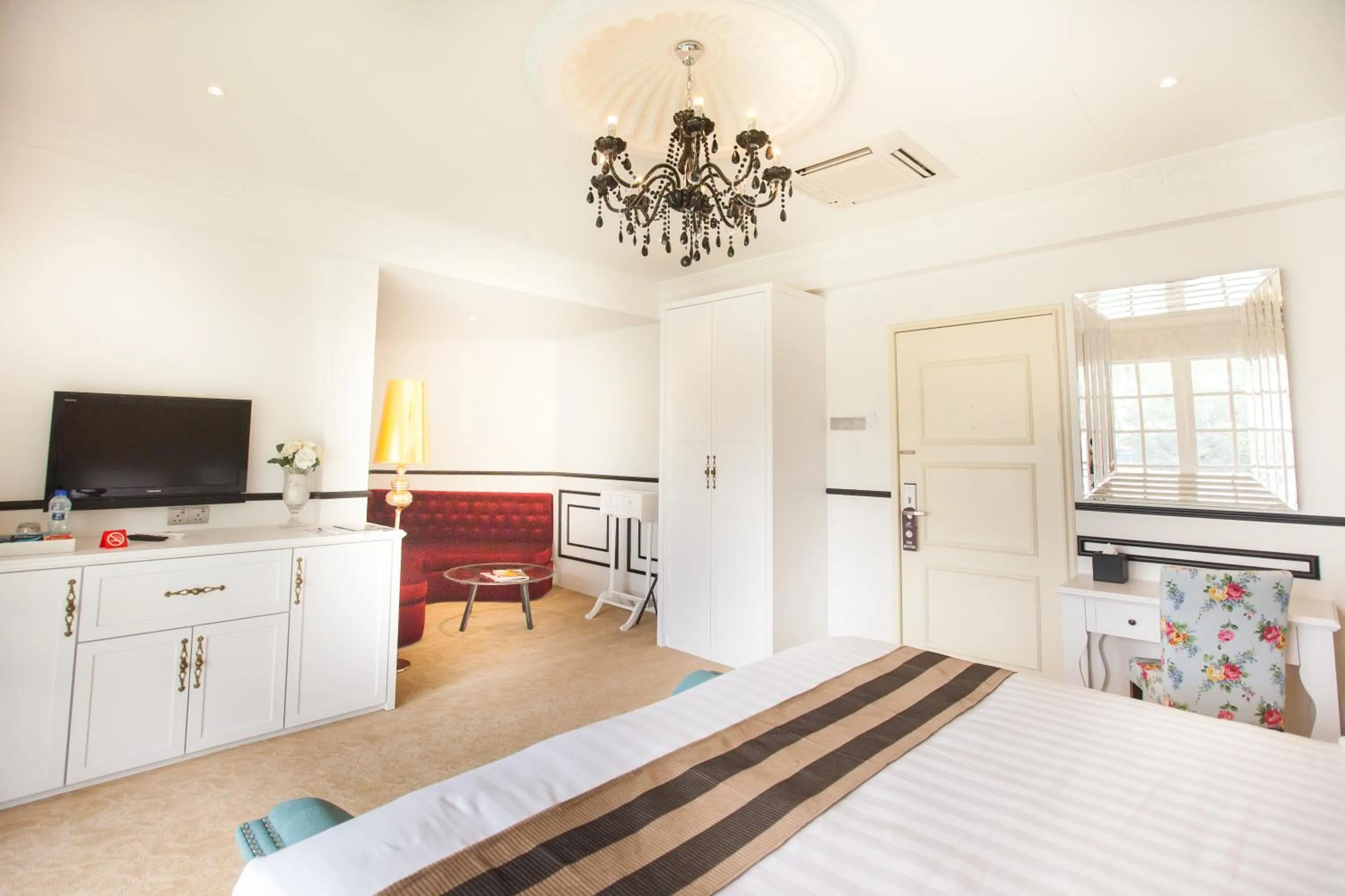 Photo of the whole room, Bed in Apple Heritage Hotel