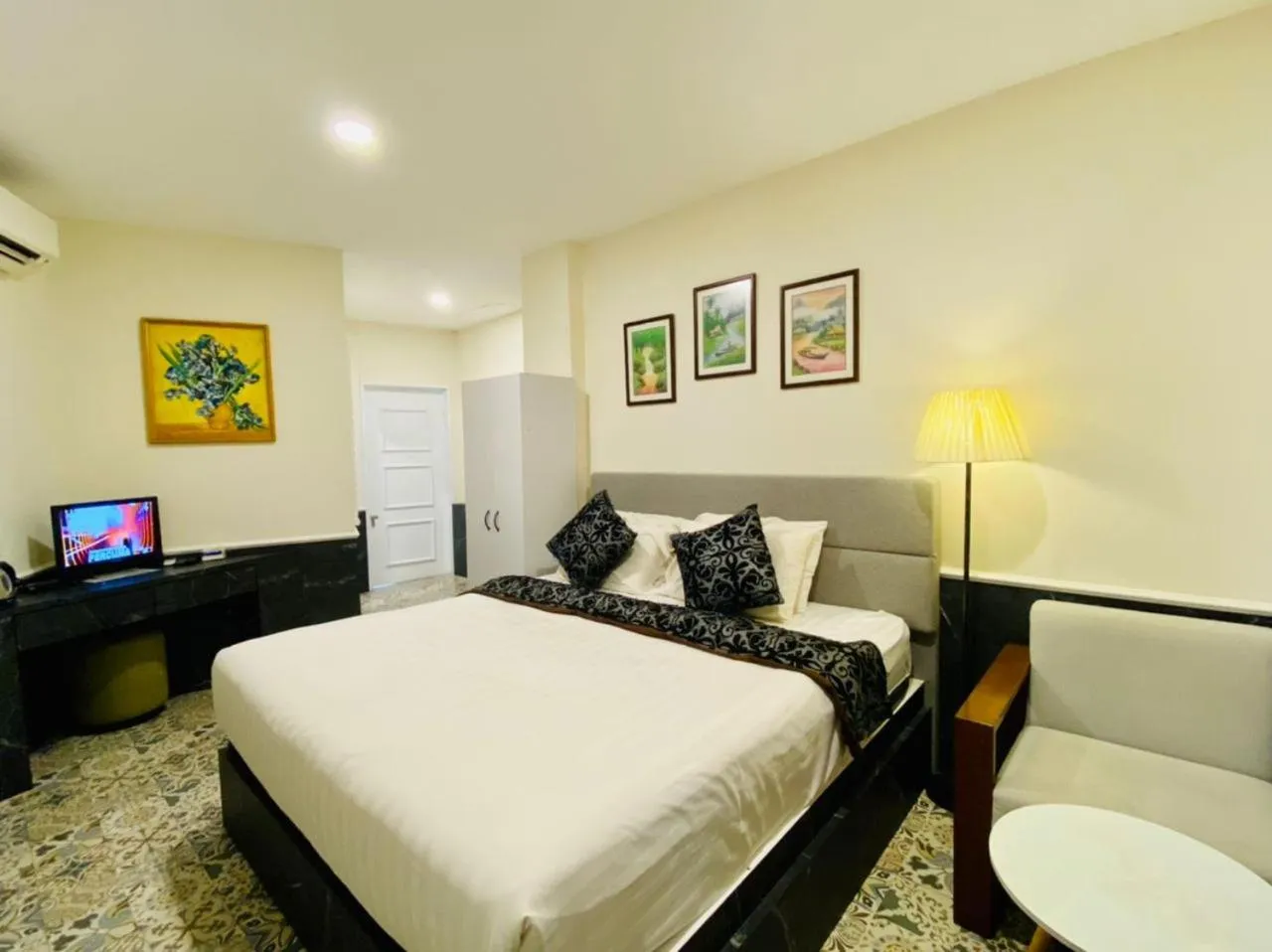 Bed in Apple Heritage Hotel