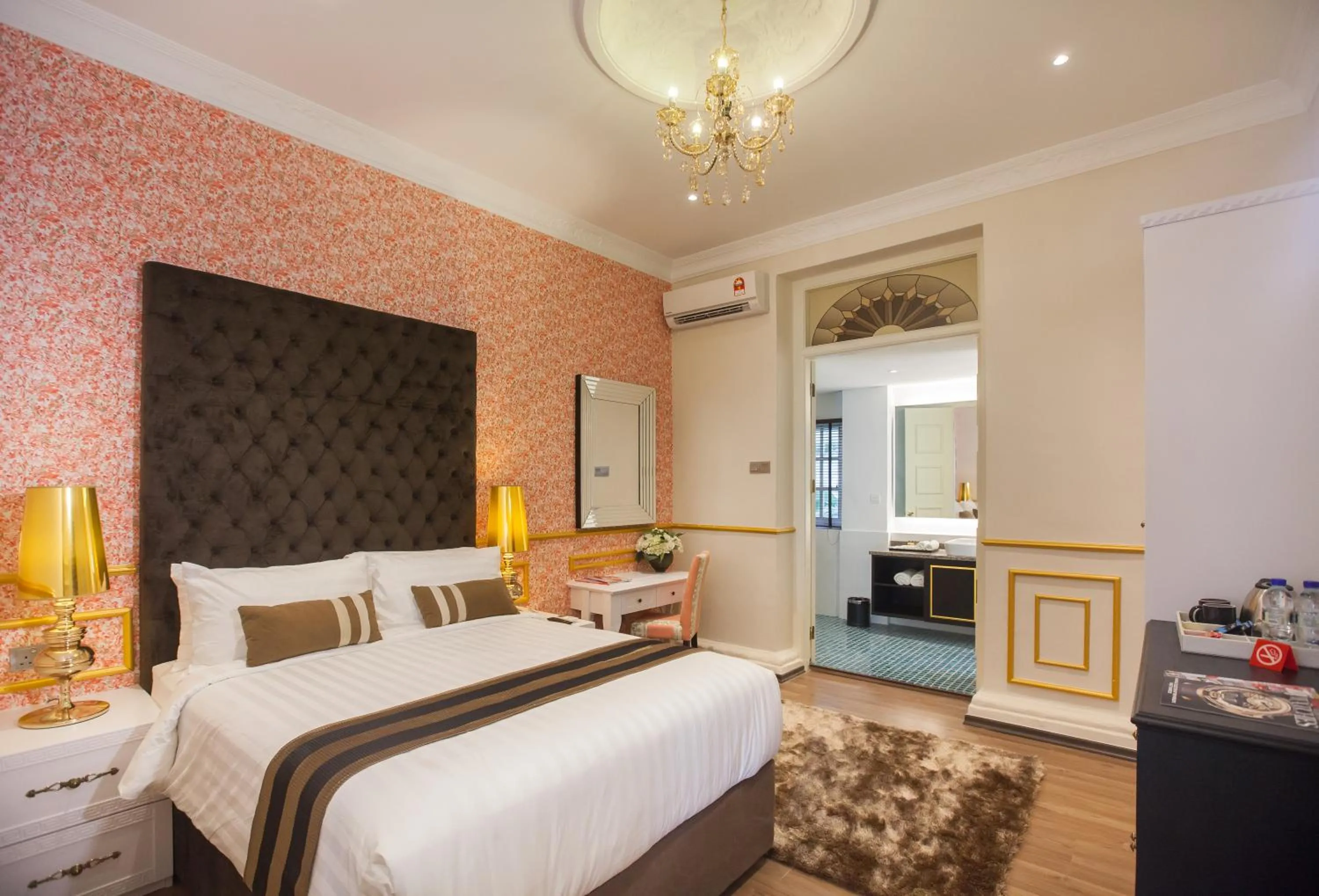 Photo of the whole room, Bed in Apple Heritage Hotel