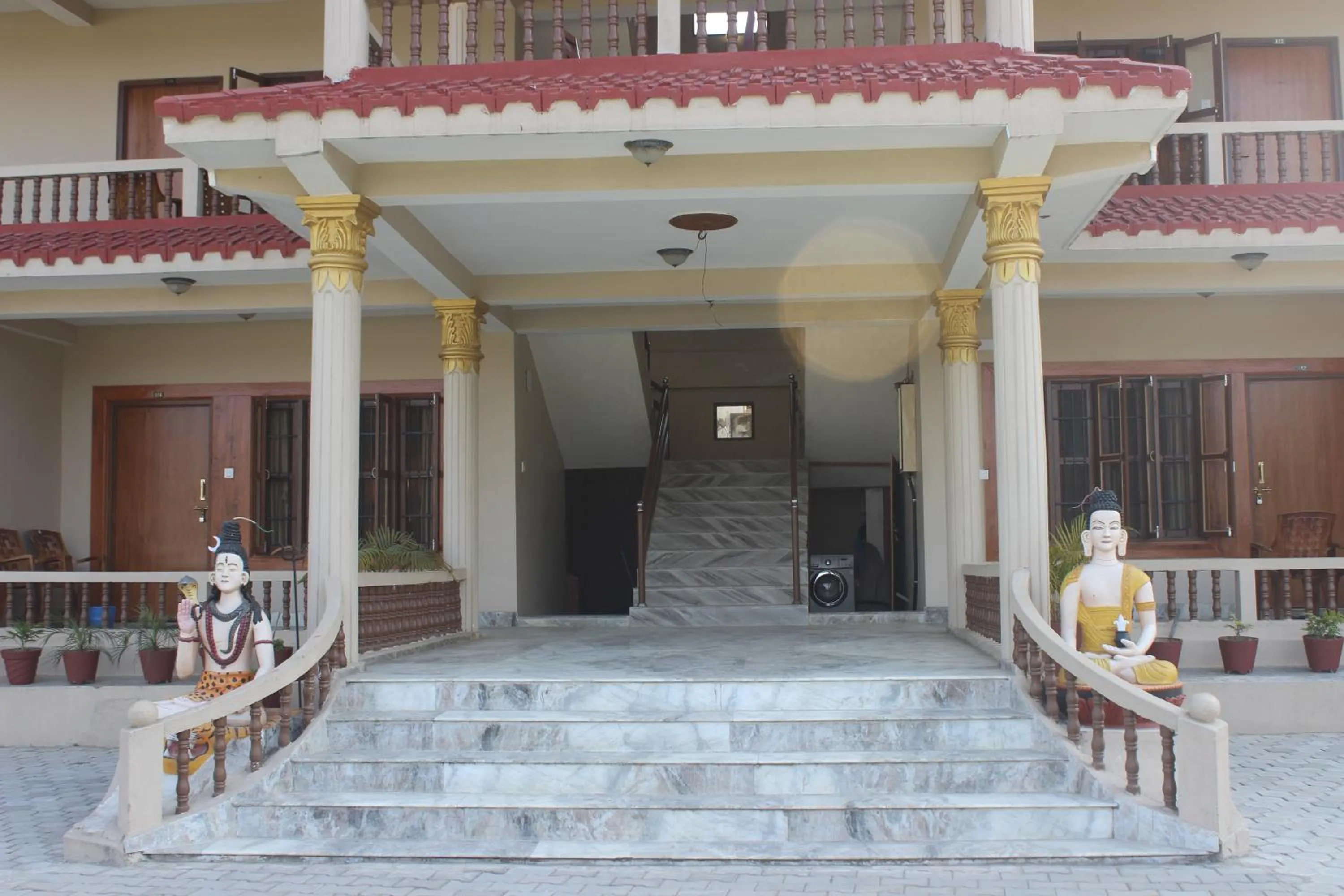 Property building in Chitwan Forest Resort with swimming pool , Chitwan National Park