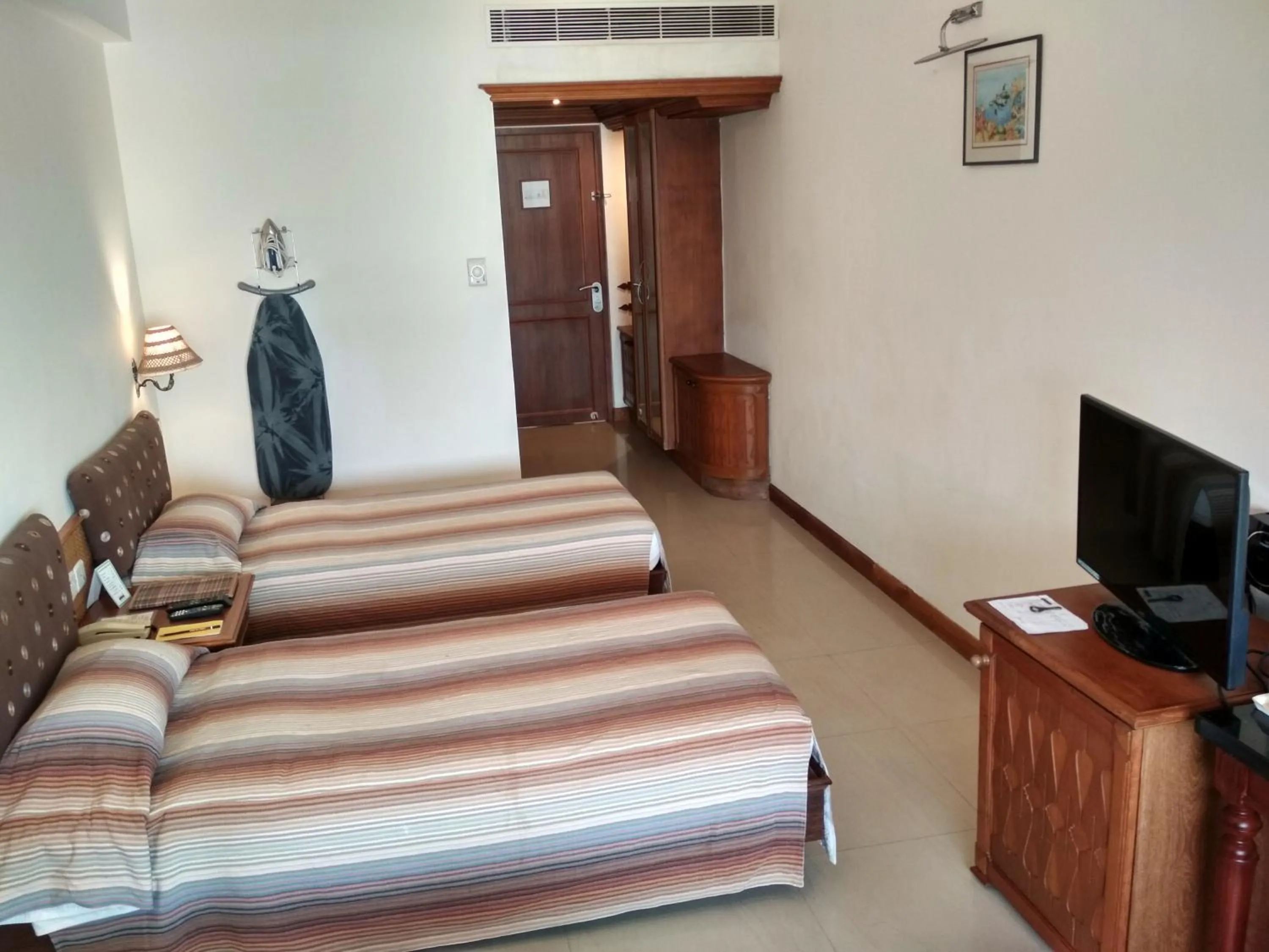 TV/Entertainment Center in Hindustan Beach Retreat