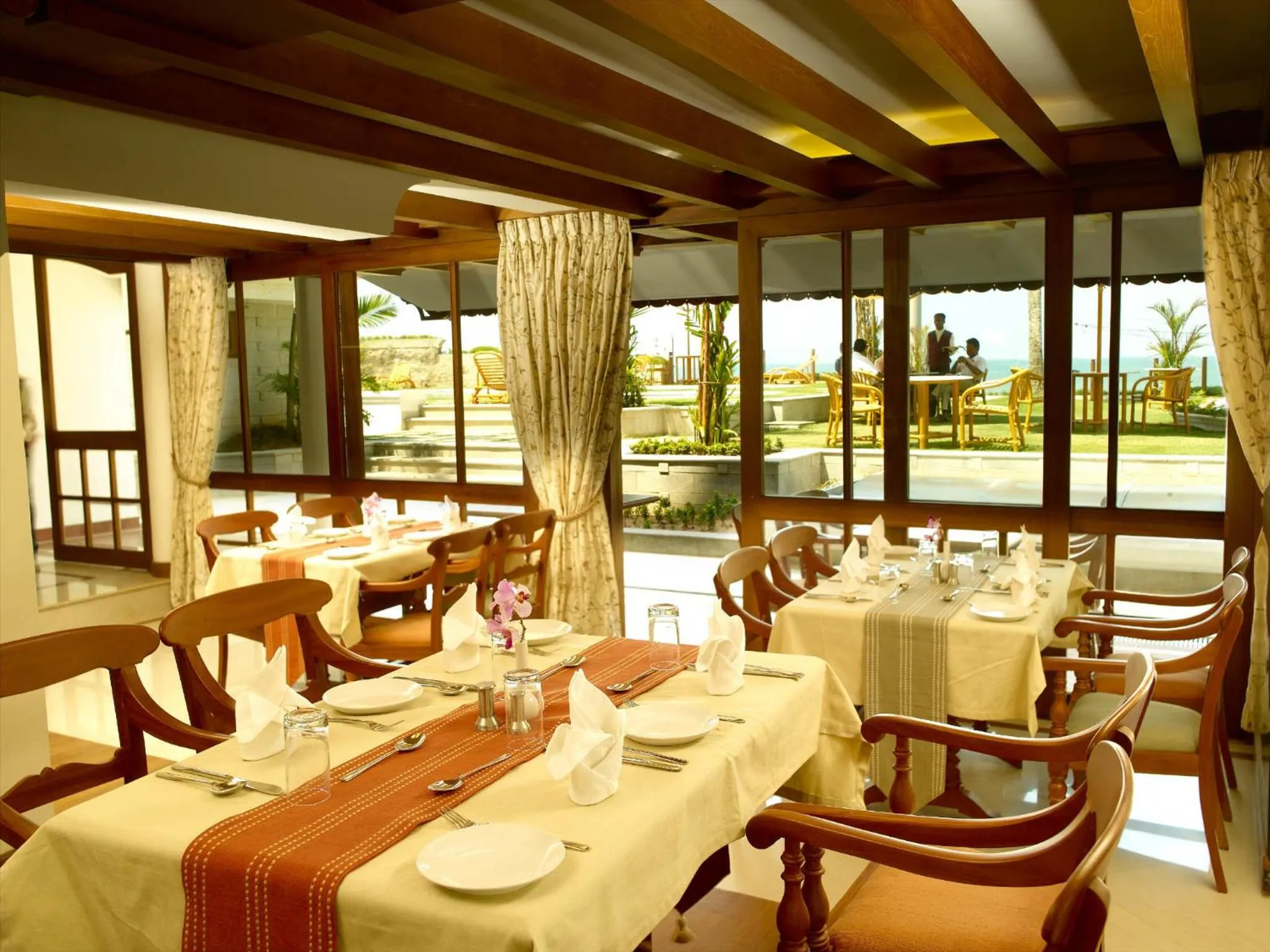 Restaurant/Places to Eat in Hindustan Beach Retreat