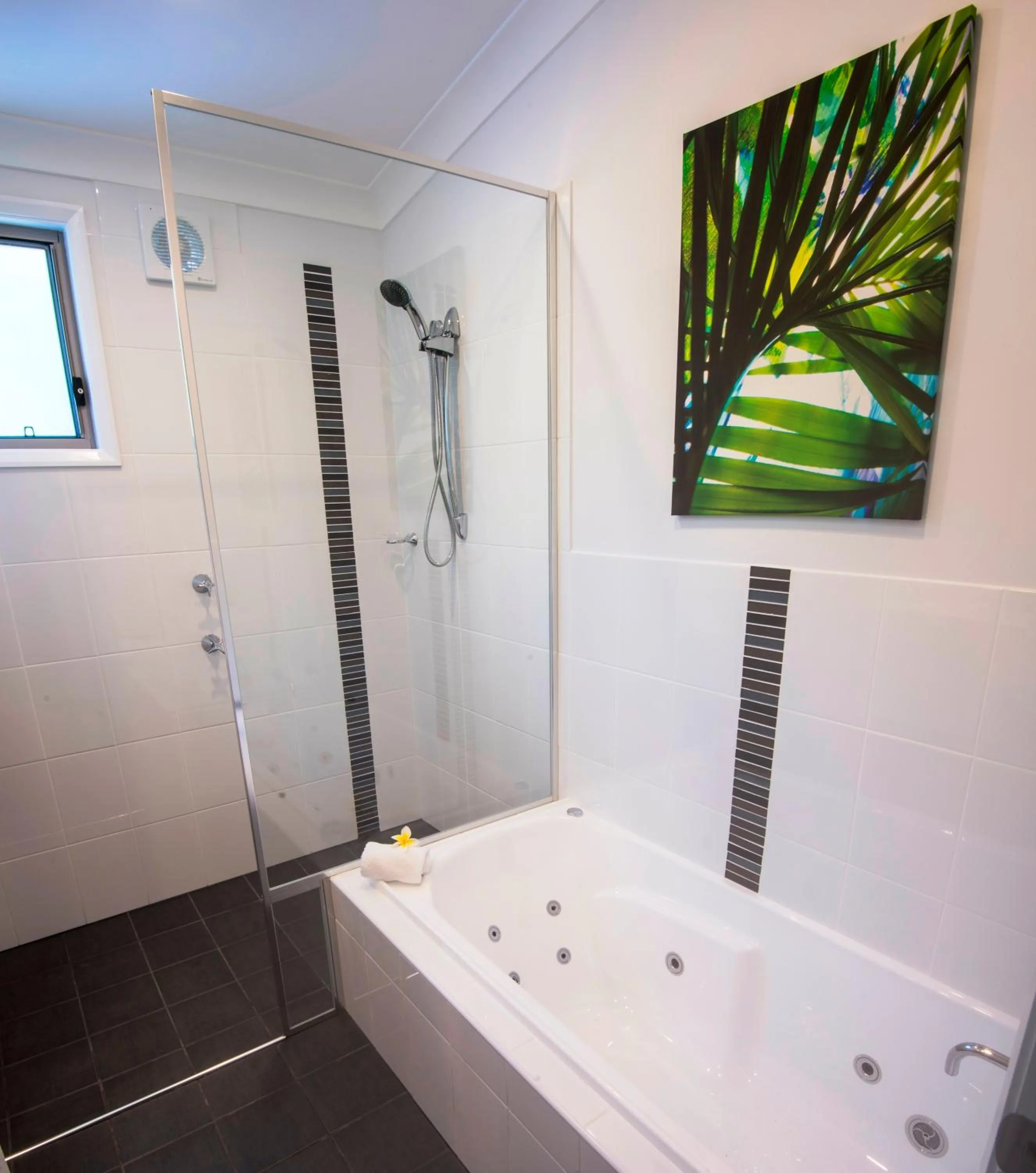 Shower in The Palms At Avoca