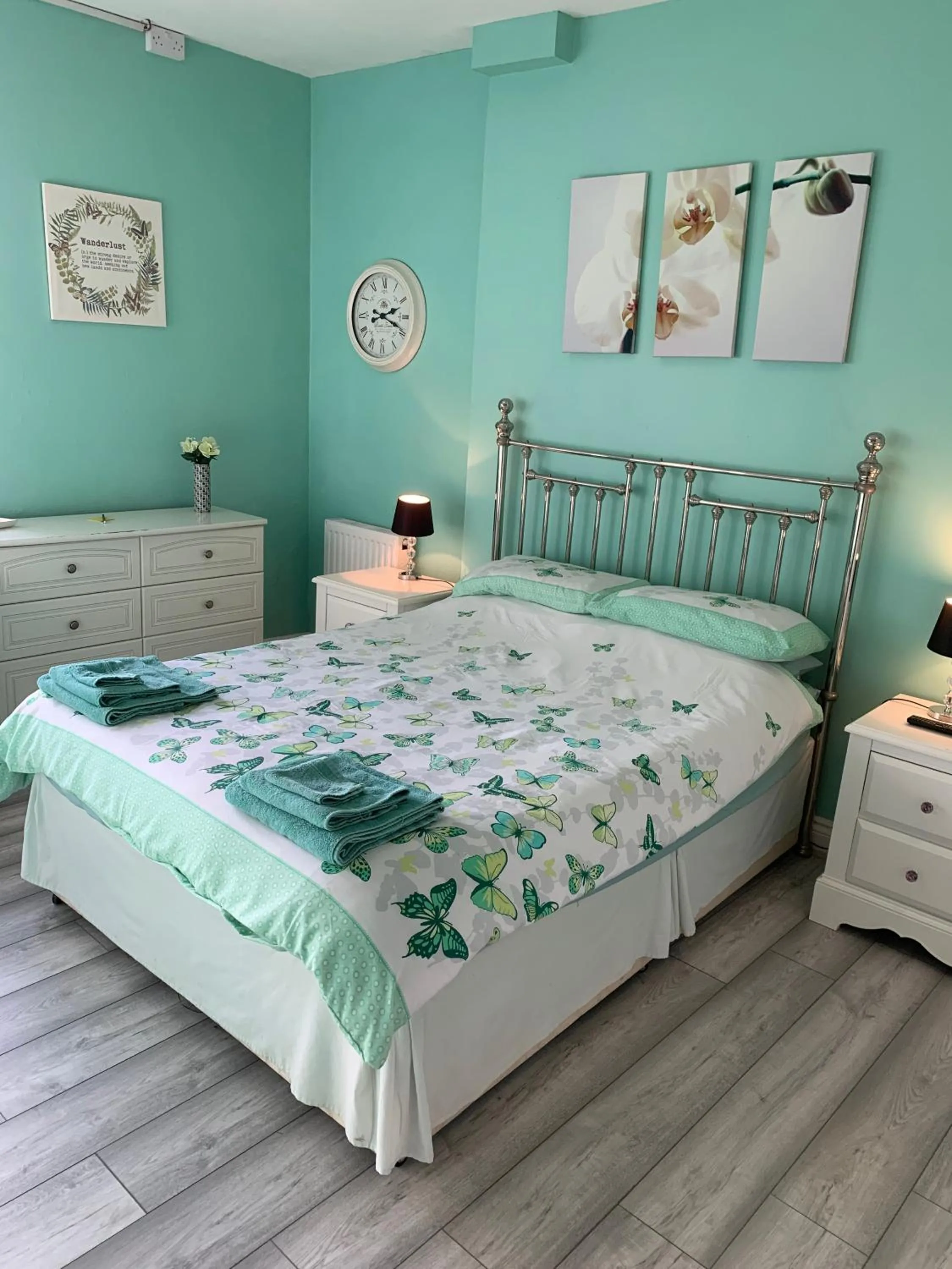 Bedroom, Bed in Bedrock Lodge