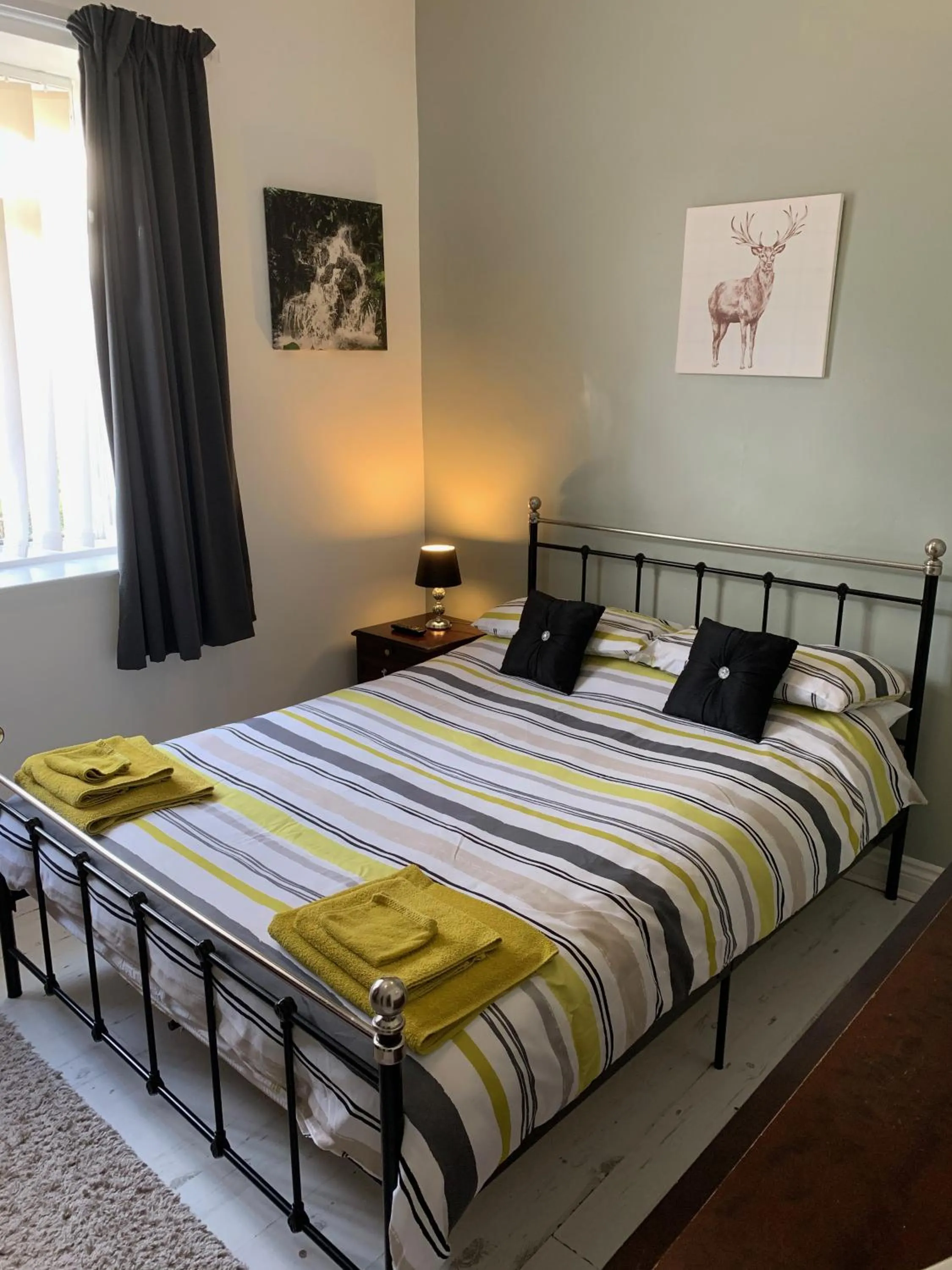 Bedroom, Bed in Bedrock Lodge