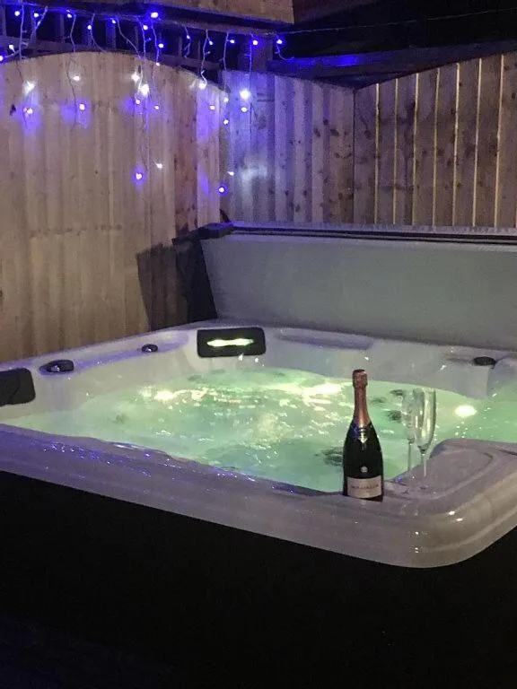 Hot Tub in Bedrock Lodge