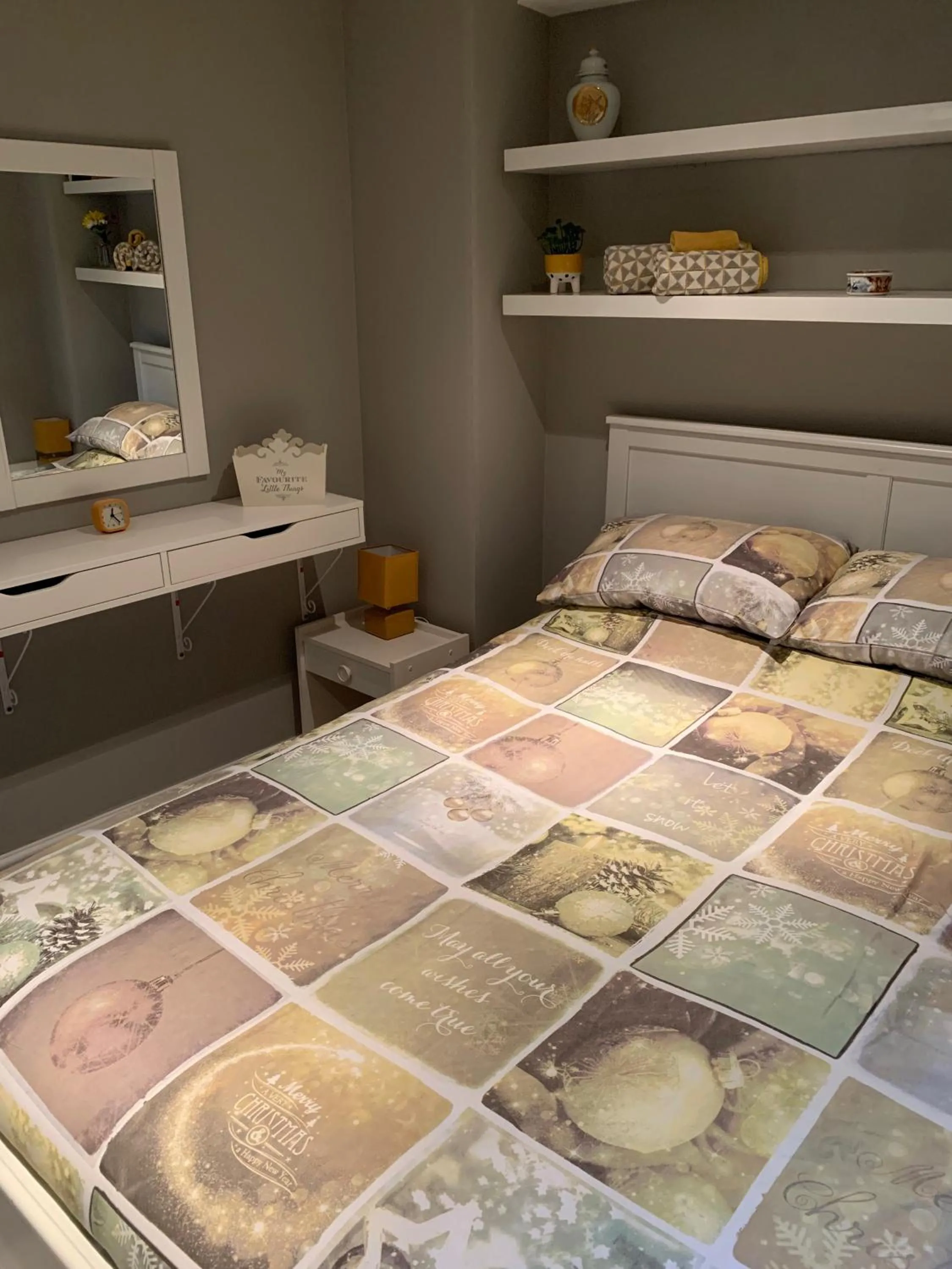Bedroom, Bed in Bedrock Lodge