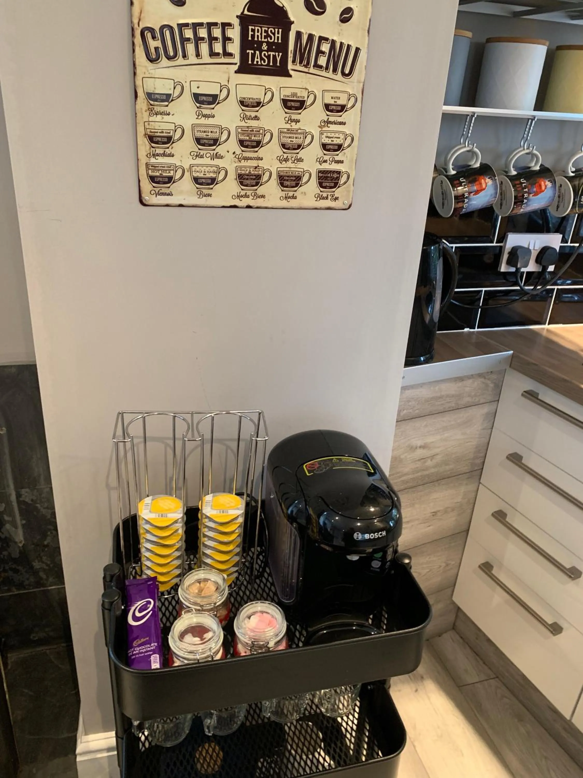 Kitchen or kitchenette in Bedrock Lodge