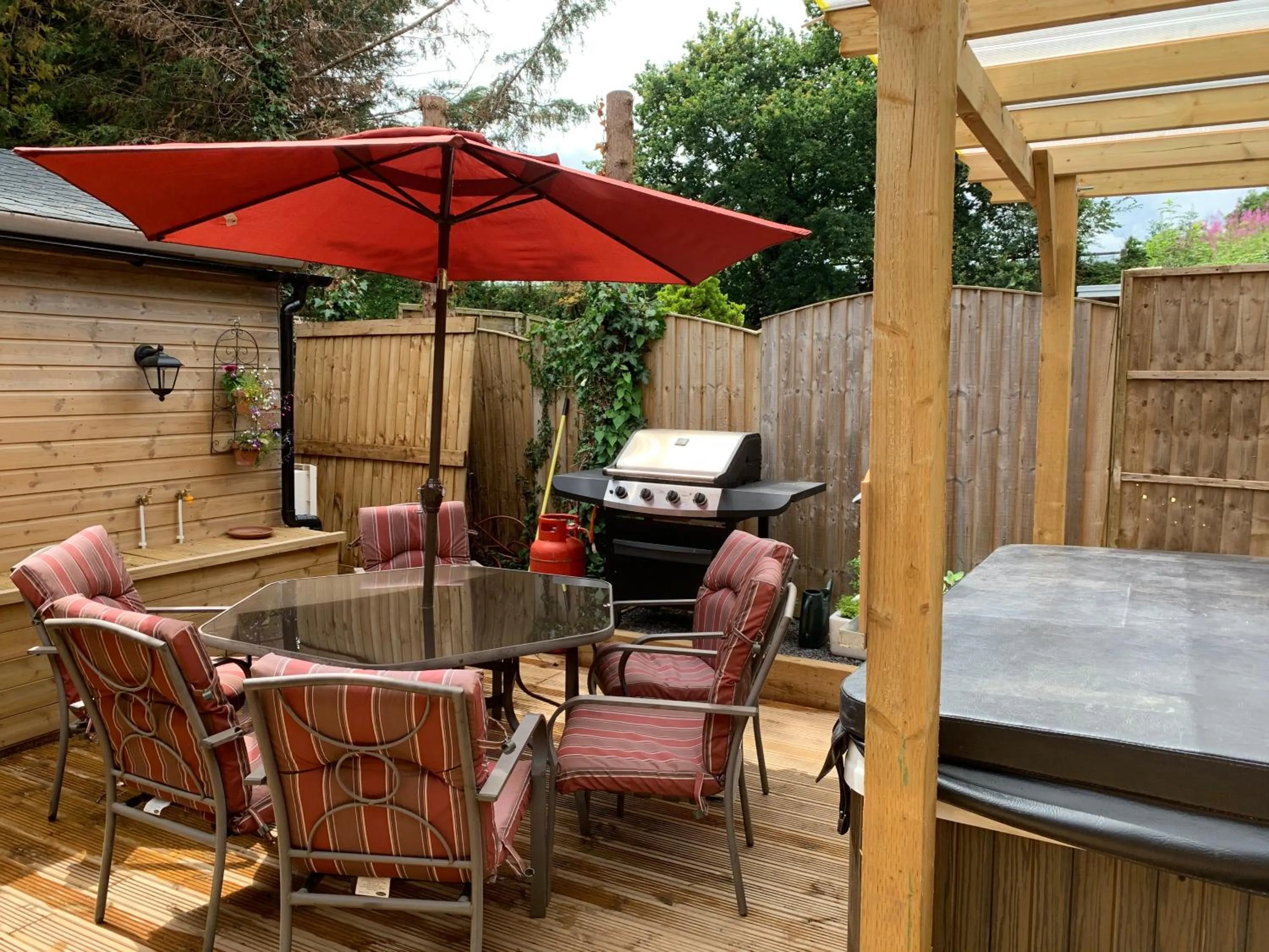 BBQ facilities in Bedrock Lodge