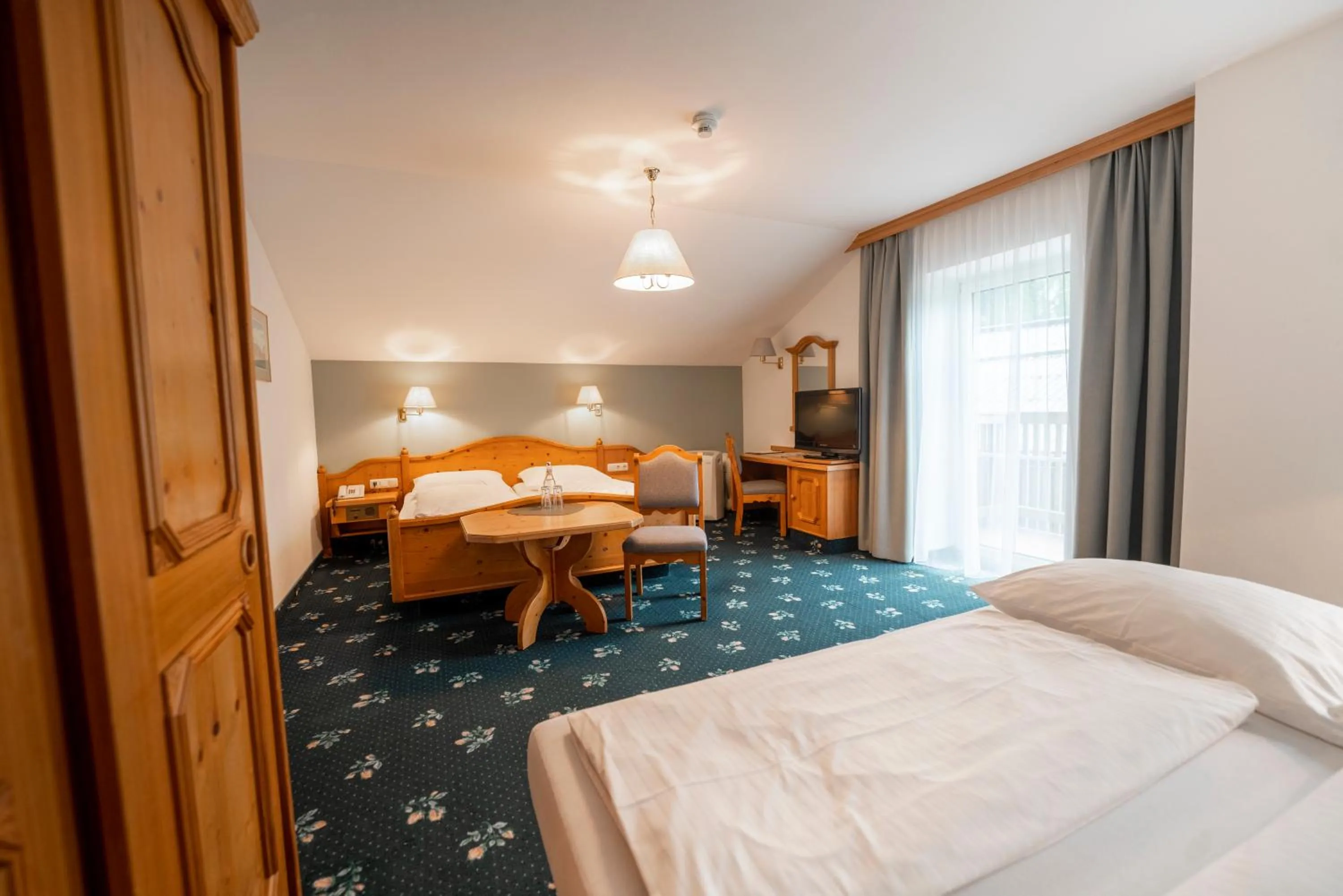 Photo of the whole room, Bed in Langwies Genussherberge