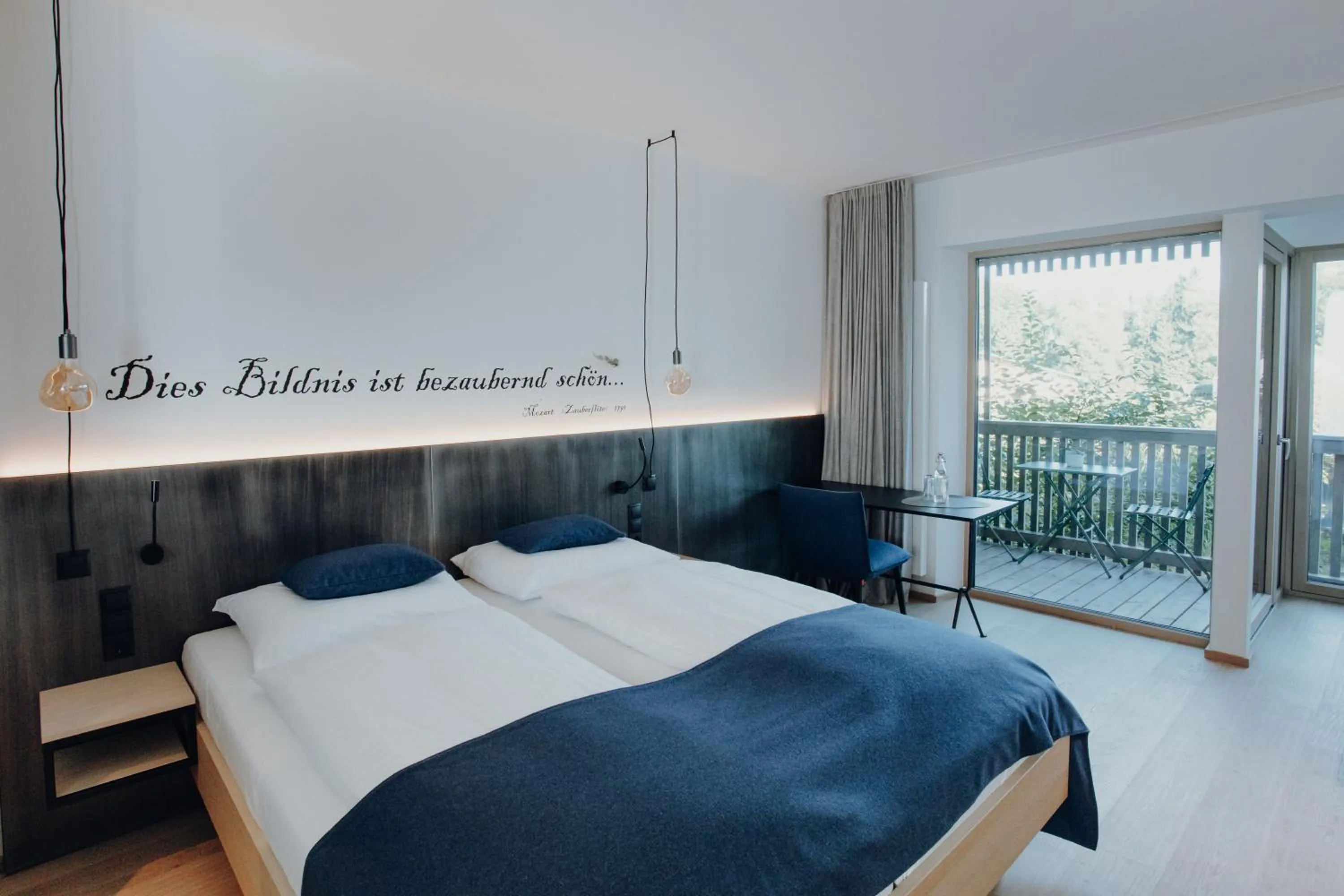 Bed in Langwies Genussherberge