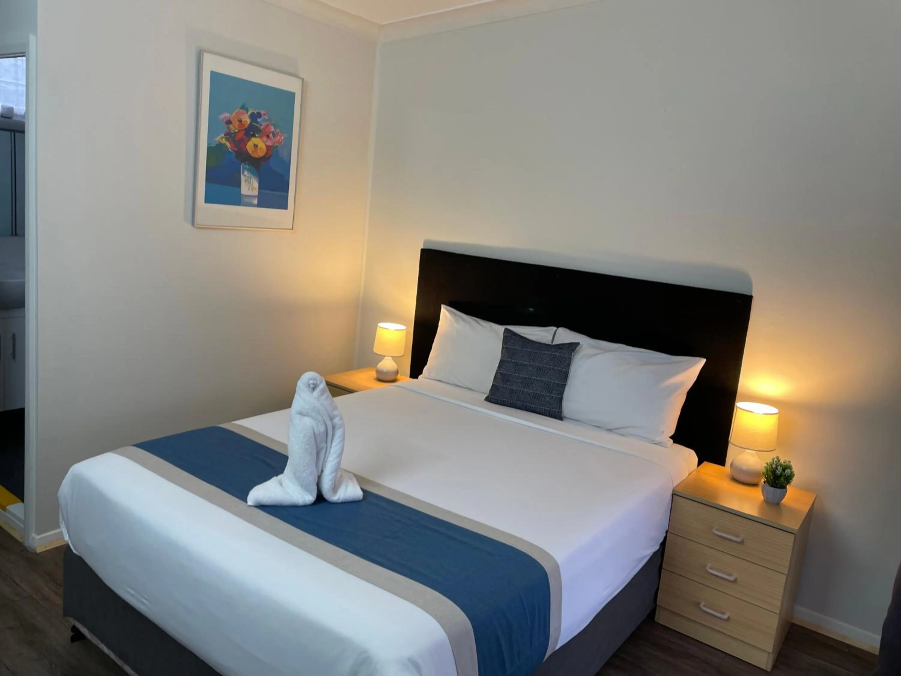 Photo of the whole room, Bed in Highway Motor Inn Taree