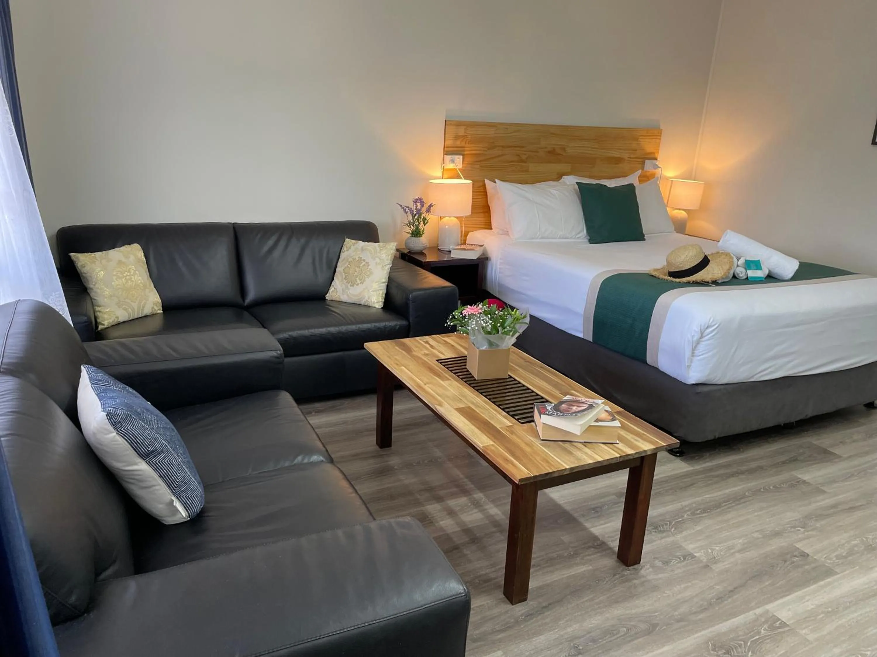 Bedroom, Bed in Highway Motor Inn Taree